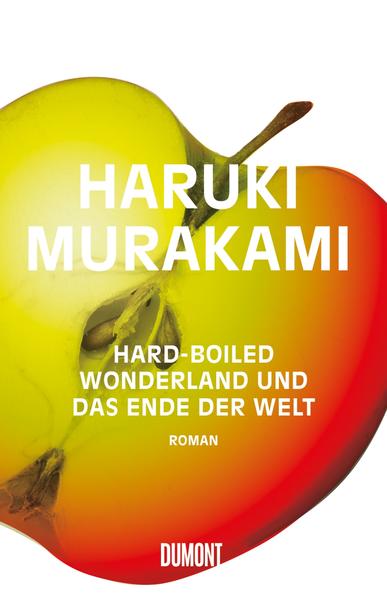 Mit kühner Fantastik und Fabulierkunst erzählt Japans größter zeitgenössischer Romancier in seinem Roman von zwei parallelen und wundersamen Reisen. In einem futuristisch brutalen Tokio der fernen Gegenwart tobt ein Datenkrieg zwischen dem ›System‹ der Kalkulatoren und einer Datenmafia, der ›Fabrik‹ der Semioten. Ein genialer und greiser Professor hat durch ein sicheres Codierverfahren im Unterbewusstsein allen Datendiebstahl unmöglich gemacht. Der Held und Ich-Erzähler in ›Hard-boiled Wonderland und Das Ende der Welt‹ überlebt die Bearbeitung seines Gehirns, aber nach einem Überfall auf das unterirdische Geheimlabor des Professors ist der implantierte ›Psychokern‹ wie eine Bombe im Hirn nicht mehr beherrschbar. ›Hard-boiled Wonderland und Das Ende der Welt‹ ist ein faszinierendes Leseabenteuer, rasant konstruiert zwischen den beiden Welten - einer realen an der Schwelle des Todes und einer anderen zeitlosen und zugleich seelenlosen. »Haruki Murakamis bester Roman« Hubert Winkels, DIE ZEIT