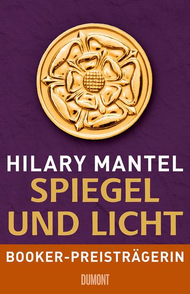 Regungslos verfolgt Cromwell die Hinrichtung der Königin, um dann mit den Siegern zu frühstücken. Der Sohn des Schmieds aus Putney taucht aus dem Blutbad des vergangenen Frühlings auf, um seinen Aufstieg zu Macht und Reichtum fortzusetzen. Zur selben Zeit gibt sich Henry VIII., der mehr und mehr zum unberechenbaren Gebieter wird, dem kurzlebigen Glück mit seiner dritten Königin hin, die schon bald bei der Geburt des lang ersehnten männlichen Thronfolgers sterben wird. Cromwell kann sich nur auf seinen Verstand verlassen, denn er hat weder eine starke adlige Familie noch eine private Armee hinter sich. Der Kampf mit dem Papst und der katholischen Welt Europas droht England zu zerreißen. Da sind die religiösen Rebellen im eigenen Land und die Verräter aus den eigenen Reihen, die sich im Ausland mit den Feinden verbünden. Und da ist der König, den nichts so sehr interessiert wie die Sicherung der Thronfolge. Trotz alldem sieht der weitsichtige Cromwell ein neues England im Spiegel der Zukunft - und ist für diese Vision zu jedem Opfer bereit. Doch kann eine Nation oder eine Einzelperson ihre Vergangenheit abwerfen wie eine Schlange ihre Haut? Was wird er tun, wenn die Toten sich nicht abschütteln lassen, wenn der König ihm sein Vertrauen entzieht? In ›Spiegel und Licht‹ zeichnet Hilary Mantel die letzten Lebensjahre des Thomas Cromwell nach und entwirft ein eindrucksvolles Porträt von Jäger und Gejagtem, von dem erbitterten Wettstreit zwischen Gegenwart und Vergangenheit, zwischen königlichem Willen und der Vision eines einfachen Mannes: der Vision einer modernen Nation, die sich durch Konflikt, Leidenschaft und Tapferkeit selbst erschafft. Der lang erwartete dritte Band der Tudor-Trilogie! Für ›Wölfe‹ (2009) und ›Falken‹ (2012) wurde Hilary Mantel jeweils mit dem renommierten Booker Prize ausgezeichnet. Das Hörbuch erscheint bei Audiobuch.