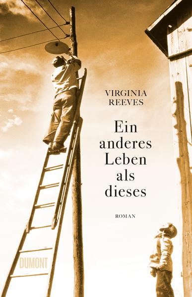 Alabama in den Zwanzigerjahren. Roscoe T. Martin ist Mitte dreißig und in seiner Zeit eine Art Pionier: Er arbeitet als Elektriker und das mit großer Leidenschaft. Als seine Frau Marie jedoch die Farm ihres Vaters erbt, sieht er sich gezwungen, mit ihr und dem gemeinsamen Sohn aufs Land zu ziehen. Er findet sich in einem Leben wieder, das er so nie gewollt hat. In der Ehe kriselt es, auch aufgrund wirtschaftlicher Probleme. Um der Farm zu neuem Aufschwung zu verhelfen, zapft Roscoe, unterstützt vom schwarzen Hilfsarbeiter Wilson, staatliche Stromleitungen an. Eine Weile geht alles gut - bis ein Techniker bei einer Routinekontrolle einen tödlichen Stromschlag erleidet. Roscoe wird wegen Mordes und Diebstahls zu zwanzig Jahren Haft verurteilt, während Wilson als Zwangsarbeiter in einer Kohlemine quasi-versklavt wird: eine Schuld, die auf Roscoe ebenso lastet wie auf seiner Frau Marie. ›Ein anderes Leben als dieses‹ ist gleichzeitig ein intensives Familienporträt, ein Sittengemälde Alabamas zu Beginn des zwanzigsten Jahrhunderts und ein großer Gefängnisroman, der eindrücklich einen Sozialraum zeigt, in dem sich alle moralischen Regeln verkehren. Longlist Man-Booker-Preis 2016