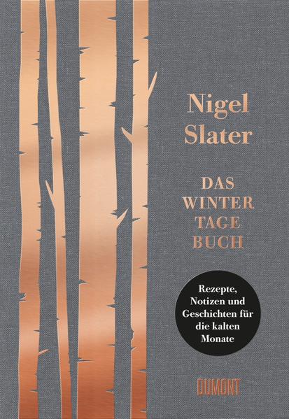 Raureif auf dem Boden, der Himmel blass und klar und die Luft frisch, sauber und belebend. So beginnt der Winter, den Nigel Slater von allen Jahreszeiten am meisten liebt. Und nicht nur er, die Monate der Gemütlichkeit, Geschichten, Familientraditionen und Festessen gelten zu Recht als schönste Zeit des Jahres. Von November bis Februar werden am Nachmittag Kerzen angezündet, prasselt das Kaminfeuer, wird gerne und gut gegessen. Mitten in dieser kalten Zeit liegen Weihnachten und Silvester. Um die Vorfreude auf die Feiertage noch zu steigern, nimmt Nigel Slater seine Leser mit zu den Weihnachtsmärkten in Nürnberg, Köln und Wien. Er schwärmt vom Zauber der Adventskalender und Weihnachtskarten, erzählt von Dresdner Stollenfest und Krampus und gibt Einblicke in seine ganz persönlichen Weihnachtsbräuche. Natürlich wird auch gebacken, gebrutzelt und gekocht: Deftige Gerichte und wärmende Suppen, die nach einem Spaziergang durchs Schmuddelwetter aufgetischt werden können. Unwiderstehliche Weihnachtsmenüs, aufwendige Kuchen und Kleinigkeiten für zwischendurch. Hier ist alles versammelt, was man braucht, um den Winter in vollen Zügen genießen zu können.