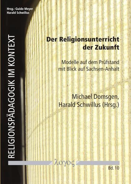 Der Religionsunterricht ist einerseits ein ordentliches Fach der Schule, gehört andererseits jedoch in das Gefüge eines Wahl(pflicht)bereichs und steht unter einem besonderen Plausibiliätsdruck. Nicht zuletzt deshalb ist immer wieder neu nach dessen Profilierung und Gestaltung angesichts konfessioneller und konfessionell-kooperativer Settings zu fragen. Dabei sind unterschiedliche Perspektiven aufzunehmen und zusammenzubinden. Da Bildungsfragen in Deutschland Sache der Bundesländer sind, liegt es nahe, die daraus resultierenden Fragen bundesländerspezifisch zu bedenken. Der vorliegende Band widmet sich daher dieser Herausforderung und Fragestellung mit Blick auf Sachsen-Anhalt. Er verbindet Beiträge, die auf einer Tagung an der Martin-Luther-Universität Halle-Wittenberg zurückgehen, die gemeinsam vom Institut für Evangelische Religionspädagogik der Theologischen Fakultät und dem Institut für Katholische Theologie und ihre Didaktik der Philosophischen Fakultät III im Oktober 2016 veranstaltet wurde, mit weiteren eigens für diese Veröffentlichung verfassten Perspektiven.