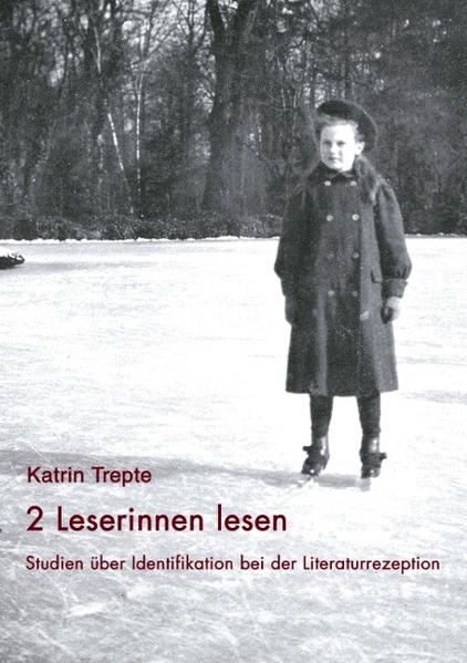 Ausgehend von einer handlungstheoretisch fundierten Sichtweise des Phänomens der Identifikation, sollen Identifikationshandlungen von Lesern bei der Rezeption eines literarischen Textes aufgedeckt und in einem weiteren Bedingungsgefüge erklärt werden. Insbesondere soll anhand einer kleinen Anzahl von Lesern (n=2) überprüft werden, inwieweit sich Zusammenhänge aufzeigen lassen zwischen den Identifikationshandlungen eines Lesers und seiner thematischen Voreingenommenheit gegenüber den Medieninhalten. Zur Erfassung der thematischen Voreingenommenheit der Leser wurden als Erhebungsinstrumente der Thematische Apperzeptionstest (TAT) von Murray (1943), der Thematische Gestaltungstest (TGT-(S)) von Revers und Allesch (1985) und die Frankfurter Körperkonzeptskalen (FKKS) von Deusinger (1998) eingesetzt. Darüber hinaus wurden die aktuellen Lebensthemen sowie die erlebten Krisen der Leser mittels Fragebogen erhoben. Fokussierte Interviews mit den Lesern (im Anschluss an die literarische Lektüre) und ihre inhaltsanalytische Auswertung haben schließlich ergeben, dass das Konstrukt der thematischen Voreingenommenheit Erklärungswert für die Gestaltung von Identifikationsprozessen besitzt. In diesem Zusammenhang konnten zwei Formen von Identifikation unterschieden werden: die Similaritäts- und die Dissimilaritätsidentifikation. Beide stehen im Dienste der Stabilisierung der Identität des Lesers.