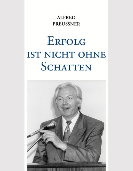 In seiner Autobiographie beschreibt Alfred Preußner seinen Lebensweg von der frühen Prägung durch den Nationalsozialismus bis zum erfolgreichen Unternehmer in verbandspolitischen Spitzenämtern. Mit wachem Blick für das menschliche Verhalten, sein eigenes und das anderer, werden die frühe Jugend im "Dritten Reich", die Orientierung in der Nachkriegszeit und die Höhen der beruflichen Karriere erzählt. Auf Reisen rund um die Welt erhält er internationale Anerkennung seines Wirkens. Alles wird in enger Verflechtung mit dem eigenen privaten Leben dargestellt und ist trotz der konstruktiv-kritischen Haltung immer humorvoll und herzlich im Ton. Denn hier berichtet ein sozial- und handwerkspolitischer Experte mit echtem Talent zum Erzählen. Es gelingt Alfred Preußner, seine Sichtweise der Dinge zu vermitteln: nie abgehoben und immer bereit,noch einmal hinzuschauen