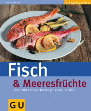 Mindestens ein Mal pro Woche Fisch essen ¿ diese Ernährungsempfehlung hat wohl jeder schon einmal gehört oder gelesen. Doch geht es Ihnen auch so, dass Sie den freitägliche Kantinenklassiker panierter Rotbarsch mit Remoulade nicht mehr sehen können? Oder Sie über Rezepte mit Fischsorten stolpern, deren Namen Sie noch nicht einmal aussprechen können? Schluss mit den immer gleichen oder viel zu exotischen Rezepten ¿ denn hier kommt Fisch & Meeresfrüchte aus der GU-Hardcoverreihe Einfach clever! Und ist richtig clever, denn die rund 100 brand-neuen Rezepte von supereinfach bis gästetauglich enthalten allesamt Fischsorten, die Sie frisch oder tiefgekühlt überall kaufen können. Warum? Weil sie zu den meistverkauften und/oder heimischen zählen. Und sollten Lachs oder Forelle doch einmal nicht zu haben sein, verraten Tauschbörsen zu den Rezepten, wer sie gut ersetzen kann. Damit nicht genug erfahren Sie zu Beginn des Buches alles Wichtige über die verwendeten Fischsorten, cleveres Einkaufen und Lagern von Frischfisch, den Umgang mit TK-Fisch und Vieles mehr. So dass Sie mit Tuna-Wraps, Spaghetti mit Rotbarsch-Bolognese oder Seelachs im Honig-Knusper-Teig Fisch garantiert nicht nur ein Mal die Woche genießen möchten !