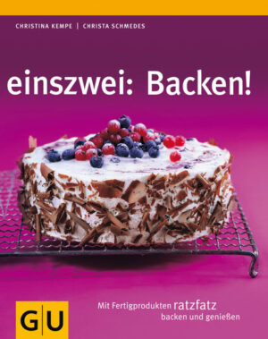 Fertigprodukte (Convenience) und Dosenfutter boomen. Kein Wunder, denn kaum jemand hat noch Zeit und Lust, im Alltag groß zu kochen. Vom nötigen Know-how einmal ganz zu schweigen... Und erst noch backen - das dauert und ist viel zu aufwändig. Aber liegt die Lösung darin, ein Glas Fertigsauce über die Nudeln zu kippen oder den TK-Kuchen in den Ofen zu schieben? Nein! Mit Einszwei: Kochen! und Einszwei: Backen! eröffnen sich auch dem blutigsten Anfänger ganz neue Dimensionen: Richtig lecker kochen und backen mit wenigen Zutaten aus Dose oder Tüte, Tiefkühltruhe oder Kühlregal. Beispielsweise Knusper-Cornflakes-Schnitzel mit Limettendip, Tomatensuppe "Bella Italia" oder eine Tarte mit marinierten Portwein-Birnen. Dass alles auch dem gelingt, der keine oder nur rudimentäre Kochkenntnisse besitzt, garantiert das »Einszwei: Kochen!«- bzw. »Einszwei: Backen!« -Prinzip: »Eins: Bereitstellen, Zwei:Vorbereiten, und schließlich: Kochen bzw. Backen« - genau in dieser Reihenfolge gliedern sich die Rezepte. So können sich Küchenneulinge auf den jeweiligen Arbeitsschritt voll konzentrieren und müssen nicht parallel agieren. Und Kochprofis kochen quasi im Schlaf - Hektik kommt also keine auf, sondern schnell was Leckeres auf den Tisch!