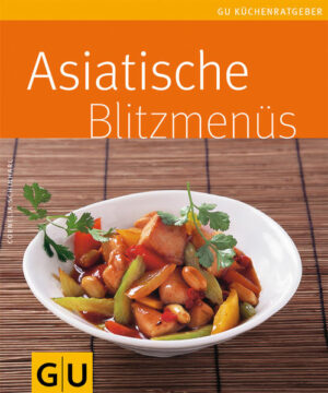 Gäste im Anmarsch, keine Zeit, keine Idee - aber trotzdem Lust, etwas ganz Besonderes auf den Tisch zu zaubern? Wie wäre es dann mit einem blitzschnellen Asien-Menü? Asiatische Gerichte bestechen nicht nur durch Leichtigkeit und feine, exotische Aromen. Sie lassen sich meist ganz schnell und einfach zubereiten. Leichte Suppen und kleine Häppchen sind so schnell vorbereitet, dass Sie sich ganz den leckeren Hauptgerichte widmen können: Nudeln mit Koriandergarnelen, scharfes Kartoffelcurry oder Ente mit Lauch und Ananas sind dann ebenfalls so geschwind gekocht, dass sogar noch Zeit für Desserts wie Mangocreme oder Frittiertes Eis mit Limetten-Honig-Sauce bleibt. Hier kommen nicht nur alle Asienfans voll auf ihre Kosten: Alle Gerichte stehen in maximal 20-30 Minuten auf dem Tisch und sind so angelegt, dass sie in klassischer europäischer Menüfolge kombinierbar sind. Besonders hilfreich ist dabei der Menüplaner am Ende des Buches und die Vorschläge für passende Getränke.