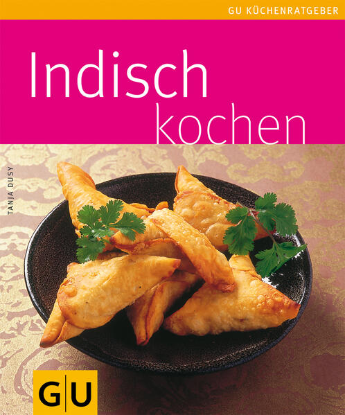 So abwechslungsreich wie die Landschaften und Menschen des riesigen indischen Subkontinents, so vielfältig ist auch die indische Küche. Aber ob höllisch scharfer Fisch aus Goa, mild-cremige nordindische Currys oder vegetarische Gujarati-Gerichte, eines haben sie alle gemeinsam: die Vorliebe für duftende Gewürze. Das Gute daran: Schon eine übersichtliche Gewürz-Grundausstattung erlaubt es, in die indische Küche "hineinzuschnuppern". Mit diesem KüchenRatgeber kommen daher auch Einsteiger in den Genuss von authentischen Gerichten wie kokosnussigem Gemüse-Linsen-Curry, fruchtigem Mango-Huhn und mildem Fisch in Joghurtsauce. Ausführliche Schritt-für-Schritt-Beschreibungen, Warenkunde und Bezugsadressen für indische Zutaten sorgen dafür, dass vom Einkaufen bis zum Servieren alles garantiert gelingt.