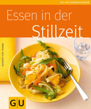 Ein Baby ist da. Die neue Situation ist schön und aufregend. Viele Fragen tauchen auf: Warum ist Stillen so wichtig? Welche Lebensmittel sind milchbildend und tun mir und meinem Baby gut? Was mache ich wenn mein Baby wund ist oder ich Allergiker bin? Auf diese und viele andere Fragen gibt es hier nicht nur eine fundierte Antwort, sondern zusätzlich rund 50 Rezepte für die Mama oder auch mal beide Eltern. Besonders nährstoffreiche Mahlzeiten für Frühstück, Mittagessen und Abendessen, die Mutter und Kind gleichermaßen gut tun. Alle gelingen schnell und unkompliziert und sind mit ihren einfachen Zutaten perfekt für diese turbulente Zeit. So kommt auch die Mutter während des Stillens nicht zu kurz, kann trotzdem genießen und findet am Ende des Buches noch zusätzliche Unterstützung, um am Ende der Stillzeit überflüssigen Pfunde aus der Schwangerschaft schonend wieder los zu werden.