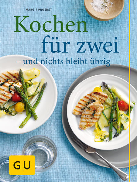 Kochen für zwei - hier gibt's Genuss im Doppelpack: mit über 110 modernen Rezepten von blitzschnell und einfach bis hin zu Verwöhngerichten fürs Wochenende. Dazu endlich auch viele beliebte Klassiker wie Schweinebraten mit Knödeln als Zwei-Personen-Variante! Das clevere Extra: Bei jedem Rezept finden sich Verweise auf weitere Rezepte im Buch, in denen Übriges und Angebrochenes aufgebraucht werden. Das macht Zwei-Portionen-Köche wirklich restlos glücklich! Und dank der vielen Rezept-Varianten und Zutatentausch-Tipps auch ganz schön flexibel! Kochen für zwei - ab sofort am liebsten jeden Tag!