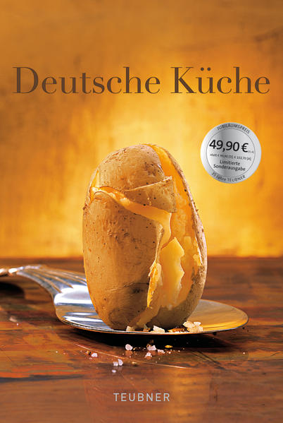 Limitierte Sonderausgabe des Titels Teubner Deutsche Küche im 1:1 verkleinerten Format, ohne Schuber mit einem Lesebändchen. Alle Inhalte des Originaltitels bleiben erhalten mit 230 Rezepten von 41 deutschen Spitzenköchen auf 608 Seiten. Ebenfalls wie in der Originalausgabe bietet der Jubiläumsband unterhaltsame Porträts der kulinarischen Regionen und ihrer Besonderheiten. Bebildert mit herausragender Food-Fotografie in opulenter Ausstattung.