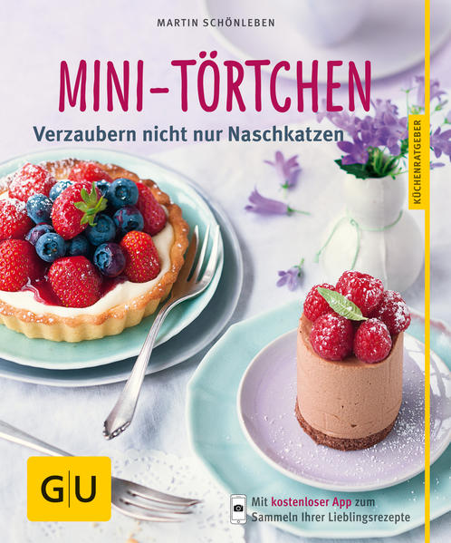 Kleine Törtchen ganz groß - originelle Kreationen vom Konditormeister, die bezaubern und überrNaschvergnügen wie noch nie! Hier kommt sie, die süße Konkurrenz für Muffins, Cupcakes und Co. Und für ihren großen Auftritt haben sich die kleinen Törtchen besonders fein herausgeputzt: mit Creme, Sahne, Schokolade und leckeren Früchten, gestapelt oder geschichtet und raffiniert verziert. Die Kaffeetafel wird zur Bühne der kleinen Feinen, und die begeisterten Naschkatzen würden am liebsten alle probieren: Kein Wunder, wenn süße Lieblinge wie Engadiner Nusstorte oder Lime-Pie im niedlichen Miniformat daherkommen und klassische Sahne- und Obsttörtchen im neuen Outfit als Aperol-Spritz-Törtchen oder Cassis-Rosmarin-Törtchen verführen. Das Beste: Konditormeister Martin Schönleben hat seine Rezepte so konzipiert, dass Mini-Klassiker, Sahnetörtchen und kleine Obstträume zu Hause ganz einfach gelingen. Und für alle, die es fix und easy mögen, gibt es schnelle Minis, die mit fertig gekauftem Kuchenboden zubereitet werden. Das steckt im Buch: Theorie: - Mini-Törtchen - zart und fein - Gerätekunde: Welche Förmchen sind die besten? - Grundrezepte: Heller Biskuit und Schokoladenbiskuit - Grundrezept: Mürbeteig - Grundrezept: Buttercreme Rezeptkapitel: - Die Klassiker - Sahnetörtchen - Obsttörtchen - Schnelle Törtchen Klappen: - Zutaten für die Minis - Biskuit-Resteverwertung: Kleine kalte Hündchen - Rund um Schokolade und das Temperieren - Das Mini-Törtchen-Einmaleins