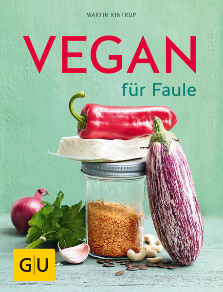 Schnell, bequem und pfiffig: vegan kochen mit Zutaten aus dem SupermarktVegan für Faule von GU kommt wie gerufen für alle, die sich für den Trend zur tierfreien Küche begeistern und beim Kochen schnell zur Sache kommen wollen. Der Einkauf wird bequem im Super- und Drogeriemarkt erledigt, die Zubereitung geht mühelos von der Hand, und das Essen ist im Nu fertig. Wer faul kocht, kann trotzdem fleißig schlemmen, denn die Rezepte lassen keine Wünsche offen: Zum Frühstück gibt es Brotaufstriche, Müsli oder Power-Smoothies, zum Sattessen kommen mediterrane, asiatisch oder orientalisch gewürzte Kreationen auf den Tisch. Ob Grillen auch auf die bequeme Art funktioniert? Na klar! Dafür liefern Steinpilzburger mit Schnittlauch-Dip und Teryaki-Tofu den besten Beweis. Und auch die köstlichen Desserts und Kuchen können es lässig mit den altgedienten Klassikern aufnehmen. Das leckere Fazit: Vegan für Faule ist die bequemste Gebrauchsanleitung zum tierfreien Genuss. Das steckt im Buch: - Bequeme Lebensmittel - Echt vegan, rein pflanzlich - Frühstück zu Hause und unterwegs - Heimat auf dem Teller - Mediterrane Genüsse - Asiatisches und Orientalisches - Grillen - Süßes und Gebäck - Faule Menüs - Einkaufszettel