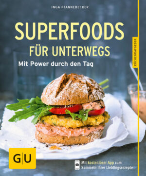 Quinoa, Grünkohl, Goji Beeren: Superfood Rezepte für die MittagspauseDie Mittagspause - ein Highlight im Büroalltag. Wenn bloß nicht das Nachmittagstief wäre! Den Grund dafür kennen wir alle: Dauerstress in der Firma, ein Meeting jagt das nächste, da bleibt kaum Zeit, in Ruhe etwas zu essen, höchstens für ein Mittagessen to go. Also schnell zum nächsten Bäcker und ein süßes Teilchen geholt. Das macht zwar satt, hat aber kaum Nährstoffe. Binnen Kürze fühlen wir uns träge und schlapp. Kreative Einfälle? Fehlanzeige! Gesundes Essen zum Mitnehmen: Die Lösung: gesundes Fastfood. Gibt’s nicht? Gibt’s doch! Sogar super gesundes Fastfood. Der GU-KüchenRatgeber Superfoods für unterwegs zeigt mit einer ganzen Palette einfacher, schneller Rezepte rund um Goji, Grünkohl, Quinoa, Hanfsamen & Co., dass Fastfood echtes Powerfood sein kann - wenn das Richtige drin steckt! Die frischen, gesunden Snacks zum Mitnehmen, Sandwiches, Salate und Smoothies enthalten langsam verdauliche, vollwertige Kohlenhydrate, die den Blutzuckerspiegel in Balance halten. Dazu wertvolle Vitamine, die die Nerven stärken - wichtig im stressigen Büroalltag! - sowie Vitalstoffe, die lange sättigen und Heißhungerattacken verhindern. Fitfood at work! Superfood Rezepte: Zusätzlich zu hochwertigem Gemüse, Hülsenfrüchten, Getreide, Nüssen, Früchten und Eiweiß sind in diesen Rezepten fürs Mittagessen to go auch jede Menge gesunder Superfoods drin. Sie sind sozusagen das i-Tüpfelchen zu der ausgewogenen Zutatenmischung und verstärken deren Nährwertdichte. In Superfoods für unterwegs spielen nicht nur Superfoods wie Quinoa, Moringa, Goji Beeren, Maca, Hanfsamen, Acai Beere, Chiasamen, Baobab und Algen eine wichtige Rolle, um die Rezepte gesund zu machen. Sondern auch ganz vertraute, heimische Zutaten wie Grünkohl, Spinat und Heidelbeeren. Denn Superfoods gibt’s auch bei uns! Und weil der Arbeitsalltag oft grau genug ist, sind alle Superfood Rezepte fürs Essen zum Mitnehmen herrlich bunt und appetitlich. Die Rezepte sind auf drei Kapitel verteilt, dazu gibt’s im Serviceteil vier gesunde Smoothie-Rezepte: Auf die Hand: z. B. Linsen-Falafel im Pitabrot, Sandwich mit Grünkohl-Creme, Quinoa-Sushi, Hähnchen-Bagel mit Chutney, Mini-Frittatas mit Goji-Salsa … Auf Löffel und Gabel: z. B. Rote-Bete-Mandel-Couscous, Sobanudel-Salat, Asia-Suppe aus dem Glas, Antipasti mit Bohnendip, Ofenkürbis mit Tofunaise … Süße Superstars: z. B. Power-Pancakes, Kokos-Milchreis mit Mango, Rohe Schoko-Kokos-Riegel, Energy-Booster Muffins, Chia-Pudding mit Kompott … Super-Smoothies für jeden Tag: Detox-Wunder (mit Spirulina), Abwehr Booster (mit Goji Beeren), Schönheits Star (mit Acaipulver), Fitmacher (mit Macapulver) Was sind Superfoods? Alle Snacks sind ausgewogen, abwechslungsreich und dank ihrer hochwertigen Nährstoffe richtig gesund. Sie machen angenehm satt, aber nicht müde und kurbeln die kreative Power nach der Mittagszeit nochmal richtig an. Die Zubereitung erfordert kaum Aufwand. Alles lässt sich zu Hause einfach und leicht vorbereiten. Die Tipps und Tricks im Buch zeigen, wie sich vieles auf Vorrat machen lässt (zum Beispiel am Wochenende) - und dann, richtig verpackt, für die nächsten Tage schön frisch hält. Im Serviceteil werden die Top-Superfoods für Berufstätige vorgestellt: Was sie können, was alles Gutes in ihnen steckt - und wie sie uns schnell wieder auf Vordermann bringen, wenn uns vor dem Computer mal wieder zum Gähnen ist! Superfoods für unterwegs auf einen Blick: Quinoa, Grünkohl, Goji Beeren & Co.: Das Trendthema Superfoods jetzt auch mit Rezepten für bürotaugliches Fastfood: hohe Nährwertdichte, viele Vitamine. Die Folge: das Nachmittagstief entfällt. Die Leistungsfähigkeit hält bis zum Abend an! Snacks zum Mitnehmen: Neue Rezepte für gesundes Essen zum Mitnehmen. Sandwiches, Smoothies, Salate und Snacks mit Superfoods. Einfach vorzubereiten. Leicht zu transportieren. Ideal als Mittagessen to go! Was sind Superfoods: Im Serviceteil werden die besten Superfoods für Berufstätige vorgestellt: Das Superfood-ABC und die Top 7 Superfoods, was drin steckt und was sie können. Dazu Tipps für die perfekte Lunchbox. Für ein schnelles gesundes Essen im Büro!