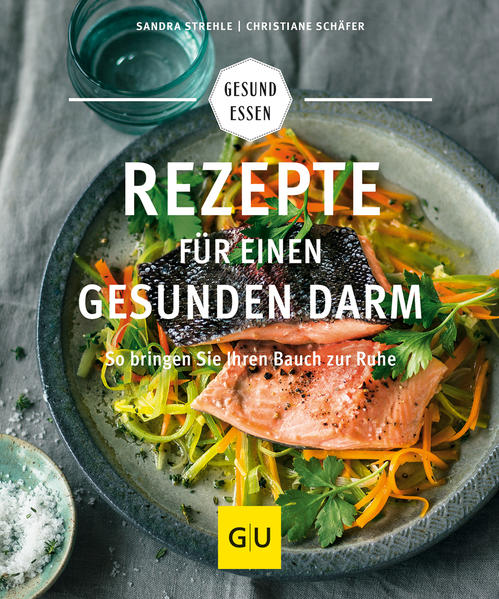 Tipps und Rezepte für die gesunde Ernährung: So bleibt der Darm fit!Viele von uns kennen das: Der Darm zwickt und zwackt, der Bauch macht immer mal wieder Probleme, fühlt sich gebläht an oder tut vielleicht sogar öfter weh. Das ist nicht nur unangenehm. Es überträgt sich auch aufs gesamte Wohlbefinden - und auch auf die Seele. Viele, die sich mit Magen und Darm Problemen herumschlagen, fühlen sich schlapp und nicht so fit und leistungsfähig wie sonst. Magen Darm Symptome: Nicht selten entwickeln viele, die Magen Darm Symptome haben, eine gewisse Unsicherheit: Was verträgt der Darm eigentlich noch und was nicht? Was darf ich essen, damit mein Darm wieder in Balance kommt? Darf ich überhaupt noch essen, was mir schmeckt? Beim Arzt bekommt man darauf nicht immer eine hilfreiche Antwort. Denn Magen Darm Symptome bleiben nicht selten trotz gründlicher Untersuchung unklar. Dann ist guter Rat teuer: Viele wünschen sich jetzt einen Ernährungsplan: eine leicht verständliche, alltagstaugliche - und vor allem nachvollziehbare Anleitung für die gesunde Reizdarm Ernährung. Da hilft Rezepte für einen gesunden Darm von GU. Es zeigt, wie einfach gesunde Ernährung und gesundes Essen sein können, damit der Darm wieder in Balance kommt! Der Darm braucht die richtige Ernährung! Auch wenn keine Darm Entzündung oder Divertikel im Darm diagnostiziert wurden, sind Probleme mit dem Darm ein weit verbreitetes Phänomen. Der Darm ist nämlich nicht nur für unser Wohlbefinden wichtig, sondern überhaupt für unser Immunsystem. Es ist der Darm, in dem sich zu 85 Prozent entscheidet, ob unser Körper in Balance und unsere Abwehrkräfte stark bleiben! Leider stressen wir unseren Darm aber viel zu oft. Auch, weil das Wissen um die richtige darmfreundliche, gesunde Ernährung fehlt. Oft wird dieses Wissen aber auch viel zu kopflastig vermittelt. Rezepte für einen gesunden Darm ist anders. Es zeigt auf der Grundlage der neuesten, wissenschaftlichen Erkenntnisse die richtige Ernährung für einen gesunden Darm. Und zwar so klar und leicht verständlich, dass jeder es sofort umsetzen und sich seinen ganz persönlichen Ernährungsplan zusammenstellen kann. Ausgewogene Ernährung, ballaststoffreiche Ernährung: Gesundes Essen und die richtige Ernährung für Magen Darm Symptome können ganz einfach sein! Die Autorinnen von Rezepte für einen gesunden Darm sind ausgewiesene Expertinnen für die Reizdarm Ernährung. Dank ihrer langjährigen Praxiserfahrung wissen Sie, was die Bakterien im Darm wirklich benötigen, um so zu funktionieren, dass der Darm gesund bleibt und Magen Darm Symptome sich bessern. Ein gesundes Frühstück ist da natürlich wichtig, aber nicht nur. Es kommt auf eine insgesamt ausgewogene Ernährung und eine ballaststoffreiche Ernährung an! Rezepte für die richtige Ernährung: Sehr hilfreich für alle, die sich schon länger mit Magen und Darm Beschwerden herumschlagen und bisher nicht den richtigen Ernährungsplan dafür gefunden haben, ist der leicht verständlich geschriebene, praxisnahe Serviceteil von Rezepte für einen gesunden Darm. Nach dem Motto: „Aus der Praxis - für die Praxis!“ findet sich darin eine übersichtliche Zusammenstellung aller Lebensmittel und Zubereitungsarten, die das richtige Essen bei Magen Darm Problemen auf einen Blick erkennbar machen. Und die Rezepte dazu sind ausgesprochen vielseitig und lecker: Gesundes Frühstück und Zwischenmahlzeiten: z. B. Erfrischender Beerenschmaus, Frischkornmüsli, Rote Möhren-Milch, Knuspermüsli mit Dickmilch, Dinkelbrötchen, Kartoffelbrötchen, Schnelles Vollkornbrot, Kakao-Orangen-Brot, Italienische Brötchen, Smørrebrød mit Ei und Lachs, Vollkorn-Bananen-Muffins … Suppen: z. B. Tomatensuppe mit Cashewkernen, Möhrensuppe mit Zitronensahne, Geröstete Grießsuppe, Russischer Borschtsch, Fischsuppe … Vegetarische Hauptgerichte: z. B. Tofubratlinge mit glasierten Möhren, Käsefrikadellen, Wok-Nudel-Pfanne, Fenchel-Quark-Risotto, Jambalaya, Zucchiniauflauf, Tarte mit grünem Spargel, Buchweizencrêpes mit Tomaten-Käse-Füllung … Fleisch: z. B. Rinderfilet mit Prinzessböhnchen, Kalbsmedaillons mit Kürbispüree, Putenbrust mit Pecorinokruste, Puten-Cordon Bleu mit Letscho, Pikanter Hackfleisch-Käse-Kuchen, Moussaka, Exotische Schweinefleisch-Spieße … Fisch: z. B. Backfisch mit pikanter Salsa, Kokosfisch mit Basilikum, Rotbarsch mit Aurorasauce, Finnischer Fischeintopf, Seelachs in Currysauce, Mediterranes Fischragout, Kartoffel-Risotto mit Lachs, Scholle Florentiner Art … Zwischenmahlzeiten am Nachmittag: z. B. Kaffee-Sahne-Muffins, Apfelwaffeln, Kirschgewürzkuchen, Quark-Ofenschlupfer mit Himbeermus, Himbeer-Hirse-Traum, Brombeer-Zitronen-Creme, Geeister Couscous mit Heidelbeersauce, Frozen Joghurt ... Abend und Büro: z. B. Gemüsepastete mit Kräuterjoghurt, Italienisches Ofengemüse, Warmer Kürbissalat mit Kichererbsen und Joghurt, Zucchini-Carpaccio, Grünes Minzpüree mit Radieschen-Couscous, Milchsauer eingelegtes Gemsüeallerlei, Linsencreme mit Paprika, Tofu-Kräuter-Aufstrich, Kichererbsen-Dip, Mandelaufstrich Endlich! Ein gesunder Ernährungsplan, der wirklich funktioniert: Diese leichten, gesunden Rezepte für eine ballaststoffreiche Ernährung schmeicheln dem Darm, pflegen die Darmflora und besänftigen den Magen. Ob gesundes Frühstück, Snacks, Hauptgerichte oder Kuchen und Desserts - alle Rezepte schmecken so gut, dass der Gedanke an gesundes Essen nicht aufkommt. Weil sie der pure Genuss sind! Die übersichtlichen, leicht verständlichen Infografiken von Rezepte für einen gesunden Darm helfen allen, die Magen Darm Symptome kennen, besser zu verstehen, wie der Darm funktioniert und wie einfach sich gesunde Ernährung in den Alltag integrieren lässt. Damit kann sich jeder seinen individuellen Ernährungsplan ganz einfach selbst zusammenstellen. Und Magen und Darm sagen Danke! Rezepte für einen gesunden Darm auf einen Blick: Gesunder Darm: Gesund essen und sich wohlfühlen - Rezepte für die richtige Ernährung für Magen Darm Symptome. Damit lassen sich Magen Darm Symptome lindern und Magen und Darm Beschwerden vorbeugen. Damit bleibt der Darm in Balance: Ob gesundes Frühstück oder eine ballaststoffreiche Ernährung mit Suppen und Snacks, viel Gemüse, warmen Mahlzeiten mit Fleisch, Fisch oder Geflügel und sogar Desserts und Kuchen - mit diesen Rezepten verspricht die Ernährung bei Reizdarm ganz viel Genuss! Leicht verständliche, praxisnahe Tipps, Rezepte und Infos: Die richtige Ernährung, um den Darm in Balance zu halten, ist am besten umsetzbar, wenn man versteht, wie der Darm funktioniert. Hier helfen die übersichtlichen, leicht verständlichen Infografiken und Tabellen des Buchs. Für den persönlichen Ernährungsplan: Der Serviceteil bietet alles Wissenswerte über die gesunde Ernährung für Magen und Darm. Alles zu Ballaststoffen, Kohlenhydraten, Eiweißen und Fetten. Damit kann jeder seinen individuellen Ernährungsplan so gestalten, dass Magen und Darm gesund bleiben.