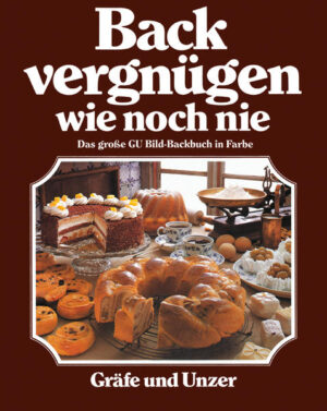 Das beliebteste GU-Backbuch aller Zeiten ist wieder da!Köstliche Sonntagstorten, klassische Blechkuchen, duftende Weihnachtsplätzchen oder herzhaftes Partygebäck - mit dem großen GU-Backbuch machen Sie all das für den großen Auftritt hübsch. Die mehrfach preisgekrönten Kochbuch-Autoren, Christian Teubner und Annette Wolter, präsentieren Ihnen Backrezepte, Praxistipps und enthüllen für Sie sogar Großmutters Backgeheimnisse. Dieses Buch ist so gut, dass es mit der Goldmedaille der Gastronomischen Akademie Deutschlands ausgezeichnet wurde - und das nicht ohne Grund. Aber sehen Sie selbst... „Backvergnügen wie noch nie“: Ihr Backbuch auf einen Blick Das erwartet Sie in „Backvergnügen wie noch nie“: Wichtige Grundrezepte und Tipps Wenn Gäste kommen Party-Gebäck für viele Backen für Familienfeste Menü-Gebäck mit Tradition Große Weihnachtsbäckerei Gebäck zum Jahreswechsel Osterüberraschungen Vollkorngebäck Brot und Brötchen Großmutters Backgeheimnisse Backwissen im Überblick Das große GU-Backbuch: Grundrezepte und Tipps Das pure Backvergnügen beginnt mit der Basis: Wie gelingt der Hefeteig richtig, was brauche ich für einen Blätterteig oder worin besteht eigentlich der Unterschied zwischen Mürb- und Rührteig? Viel nützliches Wissen rund um die wichtigsten Grundrezepte wird Ihnen in diesem Backbuch einfach und anschaulich erklärt. Ob kleiner Kreis oder großes Fest - mit diesem Backbuch können die Gäste kommen Für die gemütlichen Sonntage mit der Familie: Für die gesellige Party mit den Freunden: Oh du fröhliche: Backrezepte für Weihnachten Plätzchen backen mit dem Nachwuchs Die Lieben verwöhnen Brot und Brötchen selbst gemacht - die besten Rezepte Die Geheimnisse der Großmutter: Was früher schon gut war, schmeckt heute noch besser