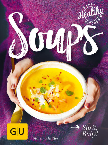 Gesunde Suppen: Diese Super-Soups bringen Happiness in dein LebenDu suchst nach Rezepten, die dich satt, gesund und total happy machen? Egal, welcher Löffeltyp du bist, in unserem Suppen-Kochbuch wirst du garantiert fündig. Bei uns kannst du deine geliebte Suppe nämlich zum Frühstück löffeln, sie als Raw-Food genießen oder sie mit Zutaten wie Beeren und Mandel zu deinem süßen Sweetheart erklären. Wir begrüßen dich herzlich zu einer neuen Ausgabe von „Happy Healthy Kitchen“. Gesunde Suppen-Rezepte, die dein Leben bunter machenDiese und viele weitere Rezepte erwarten dich in „Happy Healthy Kitchen: Soups“: Breakfast-Soups: Hafer-Birnen-Soup, Chufas-Strawberry-Soup, Hirse-Soup mit Pfirsich, Kaki-Quinoa-Bowl, Pink-Lady-Bowl Raw Soups: Rote Nektarinen-Gazpacho, Scharfer Gurken-Joghurt, Batate-Curry-Soup, Erbsen-Wasabi-Cup-Soup, Blumenkohl-Bananen-Cup-Soup Healthy Broths: Veggie-Mushroom-Broth, Spargelsuppe mit Kerbelöl, Kokos-Galgant-Brühe, Magic Kurkuma-Broth, Real Fish-Bone-Broth Smoothy Soups: Brokkoli-Kokos-Soup, Sopa Mojo rosso, Oriental Carrot-Soup, Topinambur-Soup mit Beluga-Linsen, Rote-Bete-Hummus-Soup Multi-Kulti-Souping: Magic Wirsing-Soup mit Apfel-Relish, Rotkohl-Quinoa-Suppe, Miso-Pak-Choi- Soup, Green Veggie-Soup Lupine, Asia-Chicken-Soup mit Zucchini-Spirelli Sweet Soups: Apricot-Chia-Kaltschale, Mon-Cherry-Soup mit Frozen-Yoghurt, Mandel-Tonka-Süppchen, Zitrusfrüchte-Gazpacho, Beerensuppe mit Minty Balls Gesunde Suppen? Warum das Trendfood dir eigentlich so guttutIn der Superfood-Küche stehen Suppen weit oben auf dem Speiseplan. Aber weshalb machen Suppen fit - und sogar schlank? Stell dir vor, wenn du ein gesundes Suppen-Rezept zubereitest, verwöhnst du deinen Körper mit der vollen Bandbreite an Vitaminen, Mineralstoffen, sekundären Pflanzenstoffen und einer großen Portion Ballaststoffen. Damit bringst du deinen Körper wieder in Balance und dich zum Strahlen. Souping ist das neue JuicingBei Fertigsuppen weißt du oft gar nicht genau, was da alles drinsteckt. Bei unseren gesunden Suppen kannst du dir sicher sein, dass wir sie für dich mit „cleanen“ Zutaten kreiert haben. Das heißt: Du verzichtest komplett auf Geschmacksverstärker und Zusatzstoffe. „Souping“ hat sich deshalb übrigens als effektive Detox-Methode bewährt, die deinen Körper entgiftet und ihm ungeahnte Kräfte verleiht. Weil „Souping“ so schön abwechslungsreich ist, hat es mittlerweile selbst das bekannte „Juicing“ abgelöst. Kein Wunder: Im Gegensatz zu Säften kannst du Suppen warm oder kalt, herzhaft oder süß, zum Frühstück, Mittag- oder Abendessen genießen. Und zwar stets in vollkommen anderem Gewand - mit Obst, Gemüse, Hülsenfrüchten, Fisch oder Fleisch. „Broth“ - dieses Geheimnis steckt hinter der BrüheAls Basis für deine gesunden Suppen-Rezepte dient immer eine gute Brühe. Selbst gemacht wirkt sie sich auf deinen Körper besonders positiv aus. Beim Slow-Cooking gehen alle Nährstoffe in die Brühe über. So strotzt sie vor Mineralien, hat einen sagenhaften Anti-Aging-Effekt und stärkt deine Abwehrkräfte. Viele wunderbare Gründe also, um sich die Brühe gleich auf Vorrat zu kochen. Wie das geht, zeigen wir dir in „Soups“. Gesunde Suppe gegen ErkältungApropos Abwehrkräfte: Gesunde Suppen sind wahre Bodyguards für deinen Körper, denn sie halten dir fiese Erkältungen vom Leib. Warum? Weil es leicht gelingt, sie mit Gesundheits-Boostern für dein Immunsystem zu spicken. Ein paar Beispiele gefällig? Kurkuma lindert Fieber und wirkt entzündungshemmend. Mit unserem Kochbuch kannst du dir die Knolle auf mehrere Arten schmecken lassen: morgens verpackt in „Golden Mango-Milk“, mittags in einer „Batate-Curry-Soup“ und abends in einer „Magic Kurkuma Broth“. Suppen-Rezepte zum Abnehmen: Schlankmacher in der SchüsselDu bist auf der Suche nach Suppen zum Abnehmen? In „Soups“ erwartet dich eine große Auswahl an köstlichen Suppen, die überflüssigen Pfunden an den Kragen gehen. Wer unsere Suppen-Rezepte kocht, verzichtet auf dickmachende Zuckerzusätze und bringt stattdessen mit gesunden Inhalten wie Chili und Ingwer den Stoffwechsel auf Trab. Außerdem stecken unsere Suppen voller Eiweiß: DieProteine helfen dabei, Muskeln auf- und Fett abzubauen. Es gibt Fleisch, Fisch und selbstverständlich auch Veggie-Alternativen wie Quinoa, Linsen & Co. Gesunde Suppen-Rezepte ohne KohlenhydrateFür alle, die sich low carb ernähren, haben wir natürlich jede Menge Rezepte in petto. Unser „Gurken Joghurt“ liefert gerade einmal neun Gramm Kohlenhydrate pro Portion, die „Spargelsuppe mit Kerbelöl“ nur zwei Gramm und unsere „Veggie-Mushroom-Broth“ null Gramm. Du brauchst weitere Beweise dafür, dass Suppen einfach super sind? Wir hätten da einige interessante Soup-Facts für dich auf Lager. Wusstest du zum Beispiel, dass der Künstler Andy Warhol zwanzig Jahre lang jeden Tag eine Suppe schlürfte? Oder, dass die teuerste Suppe der Welt für 160 Euro pro Teller in einem Londoner Restaurant serviert wird? Noch mehr Überzeugendes zum Trendfood findest du in unserem Kochbuch. Wir wünschen viel Spaß beim Um-die-Wette-Löffeln!