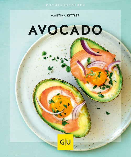 Allround-Talent Avocado - Rezepte für das Superfood Für alle, die die Avocado neu entdeckt oder sie schon lange in den Speiseplan integriert haben: Vorspeisen, Hauptgerichte und Desserts in denen die grüne Superfrucht die Hauptrolle spielt. Trendiger Energie- und Vitaminlieferant voller wertvoller Nährstoffe mit cremiger Konsistenz - nutzen Sie die volle Vielfalt der gesunden Avocado in Suppen, Salaten, Dips und sättigenden Hauptspeisen. Küchenwissen genau dort, wo man es braucht: Bebilderte Anleitungen, die bei jedem Rezept mit der grünen Powerfrucht helfen und ausgeklappt immer im Blick sind. Grün, supergesund und lecker! Die Trend-Frucht Avocado vereint all das und noch mehr unter ihrer Schale. Deshalb sollte sie auch in Ihrem Kühlschrank nicht fehlen. Avocado bringt Ihnen die ganze Vielfalt des Superfoods im kompakten und praktischen GU Küchenratgeber nahe - lassen Sie sich davon überraschen, was die kleine Frucht alles kann. Avocado around the clockDamit Sie schnell lernen, worauf Sie beim Kauf und bei der Verarbeitung von Avocados achten müssen, ist das nötige Know-how in Schritt-für-Schritt-Anleitungen für Sie zusammengefasst und dank der ausklappbaren Seiten bei jedem Rezept immer im Blick. So wird es ganz einfach, den Reifegrad der Frucht zu erkennen und das grüne Power-Food für die Rezepte vorzubereiten. Zahlreiche Rezepte mit Fleisch, Fisch oder vegetarisch mit der Extraportion Gemüse laden dann zum Nachkochen ein. Verwöhnen Sie sich und Ihre Lieben doch mal mit einem Kabeljau-Ceviche mit Avocado oder einem nussigen Avocado-Smoothie aus der Kategorie Salate und Smoothies. Snacks und Suppen Avocado-Quesadillas machen Lust auf mehr. Schlemmen Sie sich glücklich mit Hauptgerichten wie dem Steak mit Avocadopüree und nutzen Sie die unglaublich cremige Konsistenz der Avocado in leckeren Desserts wie der Avocado-Mango-Mousse. Bei ausgewählten Rezepten gibt es den GU-Clou: Tipps und Tricks mit der Extraportion Insiderwissen.