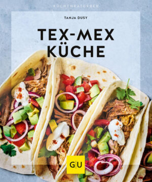 Tex-Mex Küche - die beliebtesten Klassiker für Zuhause!Dieses Kochbuch ist für Sie geeignet, wenn Sie ein Fan der aromatisch-scharfen mexikanisch-texanischen Küche sind und gerne neue Trendgerichte in der eigenen Küche ausprobieren möchten. einen leichten Einstieg in die texanisch-mexikanisch Küche suchen. schon immer mal die beliebtesten Klassiker der texanisch-mexikanischen Küche bei sich zu Hause zubereiten wollten. Beim Gedanken an Tex-Mex-Essen geht die Sonne auf und das Kopfkino los - überbackene Nachos, Chili con Carne und Guacamole, alles mit mucho Geschmack und Chilischärfe! Doch die texanisch-nordmexikanische Fusionsküche kann noch viel mehr. Farbenfroh, vielseitig und aromatisch zeigen Tacos, Fajitas, Burritos, Enchiladas & Co., was in ihnen steckt. Mit diesem Küchenratgebers können Sie die ganze Tex-Mex-Küche zu Hause erleben! Der Küchenratgeber bietet genau dort Wissen, wo Sie es brauchen! Interaktive und ausklappbare Schritt-für-Schritt-Anleitungen auf den Buchklappen sowie um die 60 Fotografien helfen Ihnen dabei, zu Hause die perfekten Gerichte zuzubereiten und dabei das Wichtigste immer im Blick zu haben. Lernen Sie zum Beispiel, wie sich ganz einfach Tortillas füllen, rollen und rösten oder backen lassen. Also: Buch aufschlagen, und schon sind Sie mit einem Blick auf Seite sofort im Thema. Tex-Mex-Klassiker olé: Von Tacos bis Burritos, von Guacamole bis Chili con CarneDas Buch ist in drei große Kapitel aufgeteilt: Starters und Snacks, Tortilla und Co. sowie Tex-Mex-Hauptgerichte und Beilagen. Sie lernen die Hauptzutaten der texanisch-mexikanischen Küche kennen und erfahren, wie Sie einfach Chilis entkernen, Avocados vorbereiten, Bohnen selber zubereiten oder Pulled Meat zerfasern. Außerdem zeigt der Kochratgeber Ihnen perfekte Kombinationen verschiedener Zutaten, mit denen Sie die Vielfalt der texanisch-mexikanischen Küche in Ihre eigenen vier Wände holen. Mit dem GU-Clou bei einigen ausgewiesenen Rezepten im Buch gibt es überraschendes Rezept »Aha!« zum Staunen und Dazulernen.