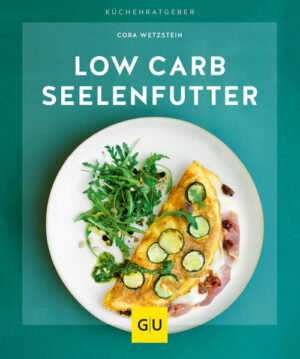 Low Carb Seelenfutter - gut für Körper und Seele Für alle, die auf eine gesunde, vitaminreiche Ernährung und die schlanke Linie achten und trotzdem nicht auf den vollen Genuss verzichten wollen: Low Carb-Rezepte, die Körper und Seele schmeicheln. Soulfood, das glücklich macht und eine schlanke Ernährung passen nicht zusammen? Von wegen! GU gelingt mit Low Carb Seelenfutter die Kombination aus kohlenhydratarmer Ernährung und dem Gefühl, auf nichts verzichten zu müssen. Schlemmen ohne Reue: Tipps und Tricks zu der verbreiteten Ernährungsform, wichtige Grundrezepte wie Gemüse-Spaghetti und Low-Carb-Püree und die perfekten Aroma-Kombinationen zum Verwöhnen des Gaumens in den praktischen Übersichtsklappen. Es ist weniger eine Diät, als vielmehr eine Ernährungsphilosophie, die sich in den letzten Jahren in Küchen und Kochbüchern etabliert hat. Low Carb - das heißt ein Speiseplan, der zwar nicht ganz, aber weitestgehend auf Kohlenhydrate verzichtet und so langfristig und gesund dabei helfen soll, die Pfunde purzeln zu lassen und die schlanke Linie zu halten. Doch bedeutet das gleichzeitig einen Verzicht auf das leckere Essen, das Sie an trüben Tagen glücklich macht und Ihnen Trost und Geborgenheit spendet? Nicht mit dem GU Küchenratgeber Low Carb Seelenfutter. Denn hier finden Sie Rezepte, die sowohl Ihrem Körper als auch Ihrer Seele in gleicher Weise schmeicheln. Gesunder Balsam für die SeeleMit den ausklappbaren Special-Seiten legen Sie sowohl als Neuling als auch als erfahrener Low-Carb-Koch den Grundstein für eine kohlenhydratarme Ernährung. Schritt-für-Schritt-Anleitungen bringen Ihnen das Zubereiten von Low-Carb-Beilagen wie Gemüse-Spaghetti, Püree, Pommes und Reis bei. Warenkunde-Seiten machen Sie mit den wichtigsten Low-Carb-Lebensmitteln vertraut und präsentieren Vorschläge für die besten Seelenfutter-Zutaten-Kombis. Dann geht es Seite um Seite mit den besten Glücklichmachern weiter. Aus kleinen Stimmungstiefs kommen Sie schnell heraus mit der Asiasuppe Pho-Style mit Gemüsenudeln aus der Kategorie kleine Seelentröster. Wenn es einmal noch mehr Streicheleinheiten für die Seele sein müssen, die sich aber nicht auf der Waage niederschlagen sollen, bringen Veggie-Yummies wie Low-Carb-Pizza mit Auberginen und Feta oder Ofengemüse mit Ziegenfrischkäse-Dip und Feelgoods mit Fleisch und Fisch wie Süßkartoffel-Club-Sandwich, Schnitzel mit Kürbiskernpanade oder Thunfischsteak mit Avocado den gewünschten Wohlfühleffekt. Und weil Süßes bekanntlich am besten bei akuten Durchhängern hilft, gibt es ein Extrakapitel mit süßem Seelenbalsam für graue Tage. Denn Schoko-Kokos-Cheesecake, Kaiserschmarrn und Panna-Cotta sind wahre Gute-Laune-Booster. Bei ausgewählten Rezepten gibt es den GU-Clou on top: Tipps und Tricks mit verblüffendem Aha-Effekt. Greifen Sie zu und schlemmen Sie, ganz ohne schlechtes Gewissen!