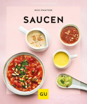 SaucenSaucen Kochbuch: Die besten Dips, Dressings, Sugos, Ragouts und Chutneys jetzt in einem Buch! Sie lieben Pasta, Braten, Salat und Desserts? Oft fehlt Ihnen aber der letzte Pfiff oder die Lende ist ohne Sauce zu trocken? Das muss nicht sein, denn Nico Stanziok zeigt in seinem neuen Saucenbuch, wie einfach es ist, immer die richtige hausgemachte Partnerin für Gemüse, Fleisch und Fisch zu finden. Sie finden in dem Kochbuch: Köstliche Dressings zu allerlei Salaten Herrliche Kombinationen zu Pasta - zum Beispiel Sugo und Ragout Unverzichtbare Saucen zu Fisch, Fleisch und Gemüse Neue Kreationen passend zu Desserts und Süßspeisen Für Einsteiger und Profis Ganz egal, ob Sie schon jahrelang in der eigenen Traumküche kochen oder gerade erst angefangen haben, Freude am Zubereiten von Lebensmittel zu finden - das Saucen-Kochbuch wird Sie begeistern. Das liegt daran, dass es dem Autor gelingt, kompliziert klingende Soßen ganz einfach zuzubereiten und neue Ideen so umzusetzen, dass sie alltagstauglich sind. Oft werden nur wenige Zutaten, die überall erhältlich sind, zu einer cremigen Köstlichkeit verarbeitet. Fast alle Rezepte sind vielseitig kombinierbar. Rezepte mit viel Kombinationspotential Im Sommer soll es ein frischer Marktsalat sein, der mit Erdbeer-Minz-Dressing verfeinert wird. Im Herbst schmeckt die Marinara-Sauce mit Pulpo lecker zu Pasta. Im Winter lässt sich das Steak mit roter Pfeffersauce aufpeppen und im Frühling lechzen wir nach dem ersten Vanilleeis mit Kirschsauce. Ganz egal für welche Jahreszeit Sie brennen, das Buch bietet eine grandiose Auswahl an flüssigem Glück. Sie können zum Beispiel Orangen-Walnuss-Dressing und cremiges Kräuterdressing für den nächsten Gartensalat einpacken. eine vegane Auberginen-Bolognese zu Pasta zaubern, wenn es mal schnell gehen muss. zum ersten Mal eine hausgemachten Hollandaise versuchen, die sicher gelingt. Ihre Kinder mit Marshmallow-Sauce begeistern. Gäste begeistern - Freude verschenken Die veganen, vegetarischen und omnivoren Rezepte erfreuen nicht nur Ihre Gäste und Freunde, auch im Alltag lassen sich die Saucen gesund und preiswert einsetzen. Der KüchenRatgeber, der sich auch fürs Grillen, Fondue und Raclette eignet, ist ebenfalls ein super Geschenk zum Geburtstag!