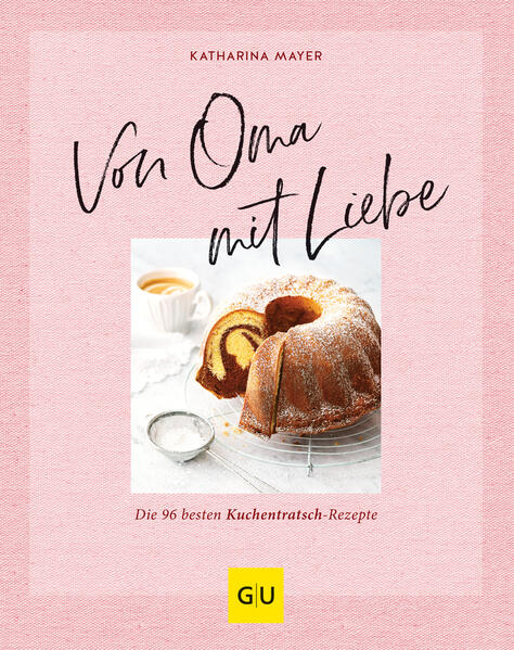 Von Oma mit Liebe: Die besten Kuchentratsch-RezepteKuchen wie von Oma sind das Beste für Kaffeeklatsch, Kuchentafeln und Geburtstage. Dieses Backbuch liefert die leckersten Rezepte für jeden Backofen! Erinnern Sie sich auch noch an diesen einen Lieblingskuchen von Ihrer Oma? Egal ob Apfelkuchen, Marmorkuchen oder Donauwellen - der Kuchen aus Omas Backrohr weckt Kindheitserinnerungen und erinnert an liebgewonnene Geschmäcker und Rituale. Wenn Sie also auf der Suche sind, nach echten, richtigen Großmutter-Rezepten, dann ist das Kochbuch von Katharina Mayer bestimmt passend. Sie betreibt den Münchner Kuchentratsch. Hier backen fast 50 Omas und Opas ihre altbekannten Kuchen und tauschen sich aus. Neben köstlichen Rezepten entsteht so für die Rentner auch viel Unterhaltung. Kuchen aus München jetzt zum Nachbacken Das Unternehmen beliefert mehr als 20 Cafés in München - es kann also gut sein, dass sie schon mal ein Stück probiert haben. Jetzt gibt es die Rezepte zum Nachbacken und selbst verschenken. Überlegen Sie sich eine Gelegenheit, laden Sie Freunde ein, feiern Sie Geburtstag oder gönnen Sie sich einfach so ein Stück Glück. Bei der Auswahl helfen die Kategorien: Kleine Leckerbissen Lieblingskuchen für jeden Tag Torten für jeden Anlass Trendig & Aus aller Welt Die besten Rezepte - altbewährt Jede Oma bringt ihre Lieblingsrezepte ein, oft sind diese 100 x gebacken und perfektioniert. Das heißt nicht, dass altmodisch gekocht wird. Auch neue Süßungsmittel oder moderne Gewürze finden Platz. Ebenso zeigen die Omas, dass auch sie Lust an neuen kreativen Gerichten haben. Probieren Sie unbedingt: Baumkuchenspitzen von Oma Anni oder Kirchweihnudeln von Oma Paula - beides kleine Leckereien für die Enkel Wiener Schokoladen-Gugelhupf von Oma Rosemarie und Zimtschneckenkuchen Die dekorative Panamatorte und die klassische Linzertorte von Oma Irmgard Einen veganen Rote-Bete-Schokokuchen von Oma Paula und die Windbeuteltorte von Oma Milena wenn Sie Gäste beeindrucken wollen Ganz viel Geschmack Nicht nur die köstlichen Rezepte aus dem Rohr, sondern auch die persönlichen Geschichten und kleine Interviews mit Oma und Opa finden in dem hübsch bebilderten Backbuch ihren Platz. So verraten abwechseln die Großmütter, wie Biskuit, Mürbeteig oder Hefeteig hergestellt wird. In dem Rezeptbuch finden Sie Klassiker, Süßes, Fruchtiges, Kekserezepte, Törtchen, Muffins und viele neue Kreationen mit Oma-Superpower.