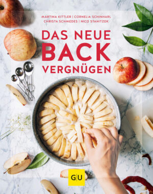 Ein Backbuch das alle Rezepte aus dem Ofen vereint? Gibt’s nicht? Gibt’s doch! Nämlich in „Das neue Backvergnügen von GU“. Ob süß, herzhaft, knusprig oder klassisch, die Backrezepte überzeugen auf voller Linie und haben das Zeug zu neuen Lieblingsrezepten! Vier Autoren haben für dieses Lieblingsbuch zum Sonderpreis ihr ganzes Können in einen Backofen geworfen. Herausgekommen sind leckere und einfache Kreationen, für die man keine außergewöhnlichen Küchenmaschinen braucht. Mit der einfachen Grundausstattung können Sie hier Kuchen, Tartes, Brötchen, Gebäck und Kekse nachbacken und für jeden Anlass das richtige Rezept finden. Die Backrezepte, die auch Anfänger begeistern, ordnen sich in folgende Kategorien: Kuchen für jeden Tag - die im Handumdrehen auf der Kuchentafel stehen Süße Teilchen, mit denen man sich den Weg zum Bäcker sparen kann Blechkuchen wie von Oma - nur selbst gebacken Sündige Torten für das nächste Fest Festtagsgebäck für jede Saison: Weihnachten, Ostern und Geburtstag Brötchen & Brot für ein perfektes Frühstück Pikante Snacks und Klassiker der Pizza- und Flammkuchenküche Selber backen - aber einfach Endlich kann man seine Wünsche, mehr Brot und Brötchen selbst zu backen, umsetzen. Denn die Laugenbrötchen, das Butter-Toastbrot und das kräftige Bauernbrot gelingen leicht, schmecken hervorragend und lassen sich zeitsparend zubereiten. Ebenfalls köstlich und schnell mal selbstgemacht: Klassiker, die man im Restaurant oder auf dem Jahrmarkt genießen kann. Ob Langos, Elsässer Flammkuchen oder Pizza - die kreativen Rezeptideen sind unerschöpflich und bieten für jeden Gaumen etwas. Rezepte aus dem Ofen - für Partys, Brunch und die Kuchentafel Egal welche Gelegenheit naht: Der 50. Geburtstag des Papas, ein Jubiläum im Kollegium oder eine Babyparty mit Brunch - im neuen Backvergnügen werden Sie fündig. Die ganze Familie liebt die außergewöhnlichen Rezepte, die Sie auf Partys und Festen servieren. So sehen zufriedene Gäste aus. Wer sich bei der großen Auswahl an Rezepten nicht entscheiden kann, nutzt die Kategorien: Gut Vorzubereiten Auf die Hand Leicht zu Transportieren Kinderparty für seine Entscheidung. Eins steht fest, die Rezepte machen Appetit auf mehr! (Dieser Titel ist eine überarbeitete Neuausgabe von »Mix & Fertig Backvergnügen«.)