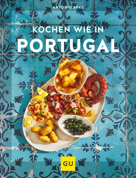 Köstliche Gerichte vom Atlantik - echt portugiesisch kochen ist jetzt ganz einfach! Die Küche Portugals ist so bunt wie das Land selbst. Zwischen Meer und Bergen, grünem Hinterland und trockenen Küstenstrichen haben sich viele Einflüsse der Seefahrer festgesetzt, die Sie in diesem neuen und wunderschön gestalteten Kochbuch kennenlernen dürfen. Der gebürtige Portugiese Antonio Bras nimmt Sie mit in sein Heimatland und zeigt die besten Gerichte aus Nord und Süd, Ost und West. Traditionelle & moderne Rezepte Ähnlich wie die spanischen Tapas zählen auch die portugiesischen Vorspeisen rund um Fischküchlein, Meeresfrüchte und Kroketten zum Besuch im Atlantikstaat dazu. Mit den einfachen Rezepten können Sie diese Köstlichkeiten jetzt ganz einfach Zuhause nachkochen. Alles aus einem Topf Die Portugiesen bereiten gerne Gerichte aus einem großen Topf zu - die zwar lange köcheln, dafür aber viel Geschmack bei wenig Arbeit und wenig Abwasch bedeuten. Sie eignen sich für Familien sowie für Feste mit Verwandten und schmecken auch im stressigen Alltag. Fisch, Meeresfrüchte, Bohnen sowie portugiesische Wurst spielen dabei oft die Hauptrolle. Naschen wie in Portugal Wer kennt sie nicht - die berühmten Pastéis de Nata? Feine Puddingtörtchen, die man an jeder Straßenecke kaufen kann. Und nun auch selbst machen. Aber nicht nur das, denn Portugal hat sehr viele mehr Desserts und Nachtische zu bieten. Zu gerne sitzt man mit einem Espresso im Freien und gönnt sich ein süßes Stückchen. Tauchen Sie mit dem Autor ein in die echte Atlantikküche und lernen Sie die vielfältigen Aromen Portugals kennen.