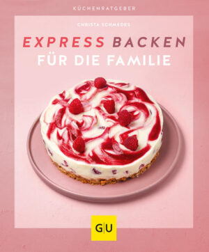 Ihre ganze Familie liebt Kuchen, Muffins und Brot? Am besten selbstgebacken? - Dann probieren Sie die neuen unkomplizierten und schnellen Rezepte für ganz viel Familienglück! Wenn der Duft von Kuchen oder frischen Brötchen durch die Küche zieht, dann heißt das oft: Familienzeit. Man frühstückt zusammen am Wochenende, lädt Freunde zum Kaffee ein oder genießt den Beerenkuchen auf der Terrasse. Dieses Glück ist mit den Blitz-Rezepten von Christa Schmedes kaum eine Stunde entfernt. Schnelle Rezepte mit wenig Zutaten Maximal 10 Zutaten, maximal 30 Min. Zubereitung und nach der nötigen Backzeit steht das Backvergnügen ofenfrisch auf dem Tisch. Die kreativen Rezepte decken die ganze Bandbreite ab: Rührkuchen Muffins Törtchen Cupcakes Blechkuchen Brötchen Focaccia Schnell gerührt - Rührkuchen Rezepte Hier lernen Sie neben den klassischen Lieblingskuchen, wie z. B. Marmorkuchen oder Käsekuchen, auch tolle Kreationen aus anderen Ländern kennen. Vanilletörtchen aus Portugal, Florentinerkuchen aus Italien und spanischen Mandelkuchen. Ergänzt werden die Blitzteige mit großartigen Kinderlieblingen wie Amerikaner und Muffins. Fruchtig cremig - Obstfans aufgepasst Ob Himbeeren, Äpfel, Birnen oder Mango - Obst in Kuchen ist köstlich. Die Kuchen Rezepte in diesem Kapitel sind allesamt ein Traum an Cremigkeit. Geswirlter Cheesecake ganz ohne Backen Rhabarber-Tarte Kirsch-Clafoutis Fruchtige Blätterteigtörtchen Blechkuchen für die ganze Familie Sie haben eine große Familie oder viele Freunde? Hier werden alle satt, denn es gibt Blechkuchen wie von Oma. In 15 Min. haben Sie einen Blitz-Nusskuchen zubereitet, der auch nach 2 Tagen noch hervorragend schmeckt. Die Kuchen lassen sich super vorbereiten und teilweise sehr gut tiefkühlen. Quark-Schnecken vom Blech Zitronenschnitten Aprikosen-Käsekuchen Tiramisu-Schnitten Die pikanten Rezepte zeigen, wie leicht sich Sonntagsbrötchen backen lassen und jedes Familienmitglied sein eigenes Topping auswählen kann. Freuen Sie sich auf Ihr neues Lieblingsbackbuch für die ganze Familie!