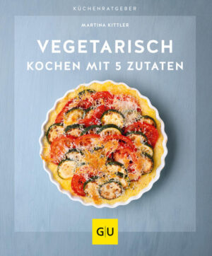 Dieses Buch erfüllt alle Wünsche, die Sie jemals hatten: Kochen mit nur 5 Zutaten und ganz wenig Zeitaufwand! Kommen Sie auch oft gestresst von der Arbeit nach Hause oder die Kinder stehen um 13 Uhr nach Kindergarten und Schule pünktlich auf der Matte - aber das Essen ist noch nicht fertig? Dann gönnen Sie sich das neue Kochbuch von Martina Kittler, die zeigt, wie man schnell, einfach und gesund mit nur 5 Zutaten kochen kann. Das sind die Vorteile des Küchenratgebers: Die Rezepte sind günstig Die Zutaten sind überall erhältlich Die Rezepte bieten für jeden Gaumen etwas Die Mahlzeiten lassen sich teilweise komplett aus dem Vorrat kochen Sie erhalten einen Bauplan für weitere Veggie-Gerichte Vorratsküche - auch aus dem Tiefkühler Getreide, Pasta, Reis sowie Gewürze haben Sie sicher zuhause - ergänzt durch etwas frisches oder TK-Gemüse und in Kombination mit einem leckeren Milchprodukt, werden so oft in weniger als 30 Minuten schmackhafte Mahlzeiten. Die Autorin zeigt in 4 verschiedenen Kategorien, was schmeckt: Kleine Gerichte mit Salaten und Suppen One-Pot-Meals mit wenig Aufwand Aus dem Ofen - Gerichte die sicher super vorbereiten lassen Süße Blitzrezepte Für die ganze Familie Die Mahlzeiten aus dem neuen Rezeptebuch eignen sich super für die Familienküche. Durch Verzicht auf überflüssige Lebensmittel schmeckt es Kindern, Eltern und Großeltern gleichermaßen. Probieren Sie unbedingt: Polenta-Gemüse-Auflauf aus Italien Kürbis-Quinoa-Eintopf Reispfanne mit Spinat und Ei Kohlrabi-Creme-Suppe Apfel-Honigmandel-Dessert Die Rezepte eignen sich nicht nur für ein schnelles Mittagessen, sondern haben auch Meal-Prep-Potential. Das heißt, sie können super vorbereitet und auf die Arbeit mitgenommen werden.