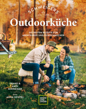 Lust auf kreative Outdoorrezepte vom Grill und der Feuerstelle? Dann gehen Sie auf Tour mit Fernsehkoch Andi Schweiger und seiner Frau Franzi! Glimmende Glut und heiße Kohlen gehen nicht nur im Garten, sondern auch in der freien Natur. Denn draußen schmeckt es doch am besten, vor allem eine Mahlzeit vom Lagerfeuer. Sie wissen nicht, wie Sie loslegen sollen? Dann ist das Outdoor Kochbuch der Schweigers eine neue Inspirationsquelle. Mehr als 100 Rezepte aus den Kategorien Frühstück, Vorspeisen, Brot, Suppen, Hauptgerichte, Desserts und Getränke begeistern sicher auch Ihren Gaumen. Grillen Kochbuch - egal wo Nicht nur auf dem Grill, sondern auch auf heißen Kohlen über dem offenen Feuer lässt es sich prima kochen. Wie das entfacht wird, ist genauso Teil des Buches, wie köstliche und kreative Rezepte mit Sterneküche-Touch. Starten Sie mit einfachen Rezepten, zum Beispiel: Süßkartoffel-Omelette mit Röstzwiebeln Geräucherte Auberginen mit Joghurtsauce Würziges Topfbrot Kochbuch für Camping und Zelten Egal, ob Sie mit einem Wohnwagen, dem alten VW Bus oder einem Zelt on Tour sind - der Weg ist das Ziel. Und Hauptsache, die Verpflegung ist gut: Mit dem neuen Kochbuch von Sternekoch Andi Schweiger lassen sich einfache und Gourmet Gerichte auf einem Feuer oder auch ganze ohne Hitze zubereiten. Gegrillte Bete mit körnigem Frischkäse Hokkaido-Kürbis vom Grill mit Schafskäse Grill-Lammkeule im Fladenbrot Wassermelonen-Quinoa-Salat Kochbuch für Abenteurer Die wunderschönen Fotos von Anna Heupel zeigen, wie entspannt und erholsam Zeit im Freien ist. Die beiden Fernsehköche genießen die Auszeit draußen und teilen ihre besten Tipps für die richtige Ausstattung einer Outdoor Küche, kleine Vorratsküche und das optimale Befeuern des Grills. Die Rezepte verfügen alle über das gewisse Etwas, was Ihre Campingnachbarn ganz sicher neidisch werden lässt.