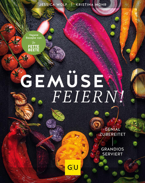 Ob After-Work-, Candlelight-Dinner oder Gourmet-Abend mit Freunden: In Gemüse feiern! von GU werfen sich die Zutaten in Schale und treten in den aufregendsten Kombis auf, ob Süßkartoffel-Bruschetta mit Grünkohltopping oder Frittierter Rosenkohl mit Whiskeykaramell. Wie kreativ und vielseitig kombinierbar vegane Küche ist, beweist das Team von „Die FETTE BEETE“: Mit ihrem veganem Restaurant mit Kochschule und Event-Catering waren sie 2020 unter den Gastro-Gründerpreis-Gewinnern. Und sie wissen auch, was beim Feiern das Wichtigste ist: lässig bleiben! Deshalb zaubern auch Vegan-Neulinge mit diesen Rezepten das ganze Jahr über vegane Highlights für sich und ihre Gäste - ein Fest für alle, die sich gern kulinarisch überraschen lassen!