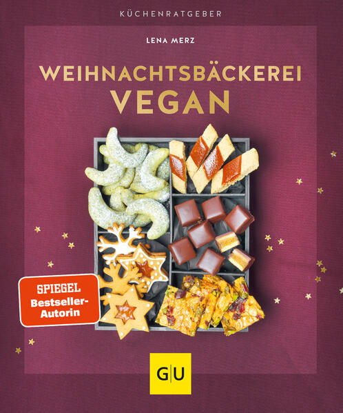 Das vegane Weihnachtsbackbuch - Kekse, Plätzchen und Stollen ohne tierische ProduktePlätzchen backen wie bei Oma - das ist unser Wunsch zu Weihnachten. Die erfahrene Bestseller-Autorin Lena Merz zeigt in ihrem neuen Backbuch, wie leicht sich Klassiker auch in vegan umsetzen lassen. Aber nicht nur die klassischen Plätzchen kommen in die Dose, auch kreative Kekse sowie weihnachtliche Backwaren landen auf dem Tisch. So wird Weihnachten richtig gemütlich - für alle veganen und nicht veganen Naschkatzen! Vegan backen - auch zu WeihnachtenVegan backen ist so einfach: Statt Butter wird etwa feines Backöl und vegane Margarine verwendet, Apfelmark ersetzt das Ei oder Aquafaba den Eischnee. Der feine Geschmack von Weihnachtskeksen kommt aus Nüssen, Gewürzen und veganer Schokolade. Alle verwendeten Zutaten sind vegan und somit auch bei Milcheiweiß- und Laktoseunverträglichkeit geeignet. Klassische PlätzchenVanillekipferl und Zimtsterne sind im Advent Pflicht - sie erfreuen Jung und Alt beim Adventskaffee. Darüber hinaus schmecken auch weitere Kekse in allen Farben und Formen: Stollenkonfekt Orangen-Lebkuchensterne Pistazien-Florentiner Kokosmakronen Kreative KekseLust auf Neues? Dann probieren Sie die überraschenden und internationalen Cookies aus dem zweiten Kapitel. Mal zuckerfrei, mal glutenfrei, mal rohköstlich, mal exotisch - die Abwechslung macht´s: Kürbis-Zimt-Sterne Kardamom-Orangen-Röllchen Buchweizenbruch mit Kaffee Rosmarin-Trüffel Kuchen, Muffins & Co.Mit Freund*innen zum Kaffeekränzchen treffen? Das macht mit köstlichen veganen Backwaren noch mehr Spaß. Das Backbuch vegan überzeugt mit einfachen, schnellen und gelingsicheren Rezepten. Glühwein-Kirsch-Muffins Bratapfel im Blätterteig Linzer Torte Der GU-KüchenRatgeber sorgt für eine schöne Bescherung! Ohne tierische Produkte, aber mit ganz viel Geschmack: Verwöhnen Sie sich und Ihre Liebsten mit den leckersten veganen weihnachtlichen Naschereien.