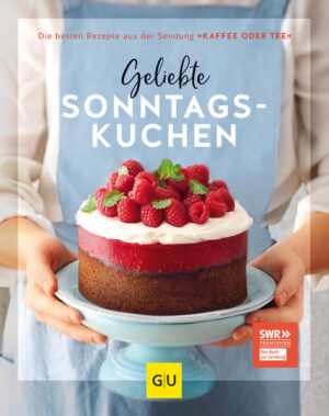 Backen wie die Profis - mit den besten Rezepten aus 20 Jahren „Kaffee oder Tee“ - Kuchen, Torten, Tartes und Muffins! Nicht nur Liebhaberinnen der SWR-Sendung „Kaffee oder Tee“ kommen mit diesem umfangreichen Backbuch voll auf ihre Kosten. Das hochwertig gestaltete Kuchen-und-Torten-Kochbuch überzeugt mit 80 klassischen und modernen Backrezepten. Ganz egal, ob Sie im Frühling, Sommer, Herbst oder Winter, zu Weihnachten oder Ostern backen wollen, ob es vegan oder glutenfrei sein soll - die Backwerke sind kreativ und köstlich. Kuchen backen - einfach, luftig und lecker Zu einem klassischen Möhrenkuchen sagt niemand nein, aber auch Apfelkuchen, Hefezopf und Brownies passen zu jeder Gelegenheit. Ob Kaffeekränzchen, Kuchenbasar in der Schule oder eben der klassische Sonntagskuchen, hier haben Sie die Qual der Wahl: Russischer Zupfkuchen mit Aprikosen Marmorkäsekuchen mit Knusperstreusel Finnischer Nusskranz Obstkuchen - fruchtig und saftig Im Frühling sind es Erdbeeren und Rhabarber, im Sommer Steinfrüchte und Beeren, im Herbst Apfel und Birne und im Winter TK-Früchte und Exoten, die die Fernsehköche in ihre Lieblingsrezepte packen. In diesem Kapitel lernen Sie auch Tipps und Tricks kennen, wie man Durchweichen verhindert, wie die Stäbchenprobe funktioniert und Krokant selbstgemacht wird. Probieren Sie unbedingt: Erdbeer-Mandel-Galette Rhabarberkuchen mit Ingwer und Buchweizen Schwäbischer Träubleskuchen Torten backen - üppig und cremig Sie sind das Tüpfelchen auf dem i und erfordern meist etwas Geschicklichkeit. Aber auch Torten für Anfänger befinden sich in dem Backbuch. Sie lernen, wie man Böden teilt, Buttercreme aufträgt und Glasur anbringt. Sie müssen sich jetzt nur noch entscheiden: Eierlikör-Sand-Torte mit Erdbeermousse Sommerliche Eistorte mit Himbeeren Brombeertorte mit Kürbiskernen und Cassis Ganz egal, ob Muffins, Cupcakes oder eine Galette - Ihre Freunde und Gäste werden garantiert einen Nachschlag verlangen!