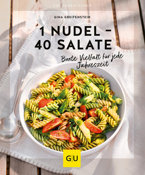 Glückskekse - eure Zeit ist vorbei! Glücklichmacher zeigen sich jetzt in neuer Form, als Ravioli, Tagliatelle, Spaghetti, Makkaroni oder Farfalle. Der KüchenRatgeber „1 Nudel - 40 Salate“ sagt entspannten Genuss voraus, von Frühling, Sommer, Herbst bis Winter, für Alltag, Feste, Grillpartys, Familie, Freunde, Große und Kids. Einfache Grundrezepte für selbst gemachte Nudeln, Rezepte mit Fisch, Fleisch, vegetarisch und vegan, vom Klassiker mit Mayo, Ei und Gürkchen über Spätzle-Linsen-Salat, Kritharaki-Salat mit Oktopus bis Glasnudelsalat mit Erdnüssen oder Tagliatelle-Spargel-Salat. Das ist ein Versprechen für die Zukunft, das wirklich allen schmeckt: mehr Abwechslung, weniger Stress, leicht zu machen - eine Schüssel voll Glück!