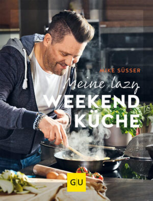 Lecker kochen am Wochenende - mit Frühstücksrezepten, Snacks, raffinierten Mahlzeiten und schnellen Blitzrezepten. Das zeigt TV-Koch Mike Süsser in seinem neuen Rezeptebuch!Lange im Bett liegen und Frühstück mit den Liebsten genießen? Das geht am Wochenende. Danach eine Grillparty mit Freunden und endlich das lang ersehnte Kochprojekt umsetzen? Das Weekend ist wie geschaffen dafür. Fernsehkoch und Profi Mike Süsser hat in seinem neuen Kochbuch sowohl für Anfänger als auch Fortgeschrittene die passenden Rezepte für ein perfektes langes Wochenende zusammengestellt.Fix fertig - Blitzrezepte für den FeierabendFreitags nach der Arbeit wird das Wochenende eingeläutet. Bevor es zum wohlverdienten Bier mit Freunden geht, darf ein schnelles und einfaches Abendessen mit wenigen Zutaten nicht fehlen. Diese Rezepte überzeugen sofort:Spargelpasta mit RäucherforellePanzanella mit Melone und ZiegenkäseSalatherzen mit Asia-HackfleischPolenta mit Pilzen und RosenkohlEssen mit Freunden: Osterbrunch, Grillparty und Tag am SeeWas schmeckt besser als eine mit Freunden eingenommene Mahlzeit? Nichts - weshalb diesen Rezepten besonders viel Platz eingeräumt wird. Dann gibt es:Avocado-Gazpacho mit Basilikum zum Tag am SeeSpicy Grapefruit-Kabeljau-Taco zur Taco-Party-TimeGlücksrollen mit Asia-Duo-Dip zur GartenpartyCaesar Salad im Glas für OutdooraktivitätenLieblingsrezepte für alle JahreszeitenEgal ob Frühling, Sommer, Herbst oder Winter - mit frischen und saisonalen Zutaten gelingen die Gerichte gesund und sättigend. Die Rezepte sind leicht nachzukochen und begeistern Klein und Groß. Besonders toll: Mike Süssers Ideen für aus 1 mach 4 - ein Grundrezept und vier Kombinations-Ideen. 