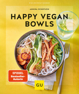 In ist, wer drin ist: Randvoll mit allem, was rund ums Jahr und jeden Tag schnell und supereasy satt macht, sind die „Happy Vegan Bowls“ von GU. Für diesen KüchenRatgeber zeigt das Trendbarometer Höchstwerte: komplett ohne tierische Zutaten, der Bowl-Trend neu interpretiert - und damit ganz auf der Höhe gesunder Glücklichmacher-Küche! Porridge- oder French-Toast-Bowl am Morgen, Shakshuka-, Tex-Mex- oder Sushi-Bowl für Alltag, Feste, Freunde, Frühlings-, Sommer-, Herbst- und Winterbowls als jahreszeitliche Varianten und Schoko-Cheesecake- oder Chiapudding-Bowls als süße Kicks machen gesundheitsbewusste Foodies mit Sicherheit happy: unkompliziert, anfängertauglich, abwechslungsreich und ein Glücksgriff fürs Tierwohl. Runde Sache!