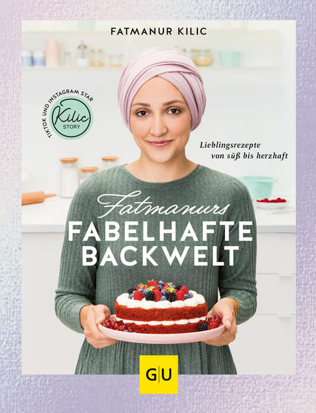 60 geniale und überraschende Rezept-Ideen von Fatmanur Kilic - gelernte Konditorin, erfolgreiche Tiktokerin und TV-Liebling Galaktische Neuigkeiten: Das Back- und Kuchenuniversum ist nicht nur zeitlos. Es dehnt sich immer weiter aus! Klassiker wie Käsekuchen oder Bienenstich bleiben hier für immer jung. Konditorin Fatmanur kennt die Formel für unendliche Back- und Kuchenfreude. Sie weiß, was ihre Follower lieben. Hat Spaß daran, Klassiker zu neuem Leben zu erwecken und kreiert ihre Rezepte so easy, dass auch Backanfänger zu Überfliegern werden. „Fatmanurs fabelhafte Backwelt“ von GU beamt die ganze Familie an den Backofen, für unsterbliche Klassiker, Kuchenhits für Kids, Feines für Feste, Monster-Torten, Weihnachtsplätzchen oder No-Bake-Rezepte. Von Apfelkuchen über Zitronen-Tiramisu, Erdbeer-Raffaelo-Torte, Minnie Mouse Cake Pops bis zu Zimtschnecken - mega!