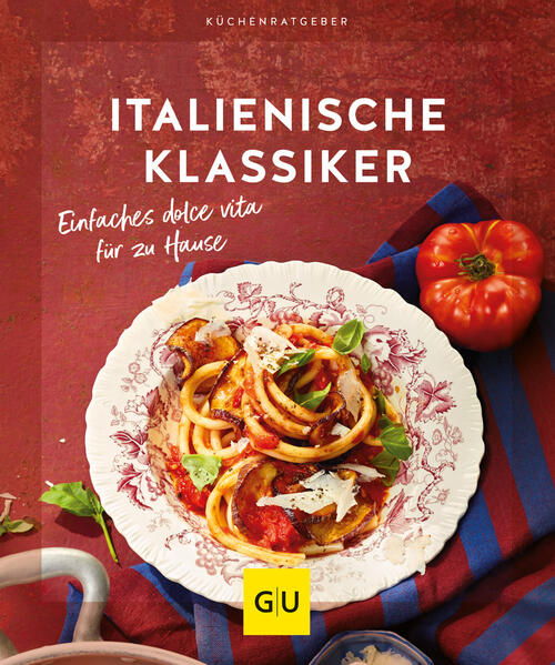 Bewährt und beliebt: die zeitlosen Klassiker der italienischen Küche. Ob Antipasti wie Vitello tonnato, Bruschette oder Focaccia, Primi Piatti wie Minestrone, Spaghetti alle vongole, Gnocchi di patate oder Risotto, Secondi Piatti wie Ossobucco alla milanese, Arista alla fiorentina oder Orata alla pugliese oder Dolci wie Panna cotta, Zuppa Romana oder Tirami su. Diese bewährten, großartigen italienischen Gerichte sind immer up to date und begeistern jeden, vor allem, wenn sie nach Originalrezepten zubereitet werden. Tauchen Sie ein in die kulinarischen Highlights Italiens und genießen Sie die besten mediterranen Köstlichkeiten zu Hause.