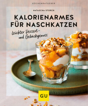 Wünsche ans Universum schicken? Kann machen, wer möchte! Doch der größte Wunsch aller Süßschnäbel geht mit diesem Buch wie von selbst in Erfüllung, einfach im Hier und Jetzt: Naschen und die Figur erhalten, selbstgemachtes Süßes genießen und dabei schlank bleiben. Die Wunschformel dafür hat die beliebte Bloggerin und Ernährungswissenschaftlerin Natascha Storch - und gibt sie jetzt im KüchenRatgeber Kalorienarmes für Naschkatzen mit vielen Tipps und kalorienreduzierten Rezepten an ihre große Fangemeinde weiter: von Apfelkuchen und Brownies bis hin zu Waffeln oder einer cremig leichten Zitronenmousse - einfach und easy, auch für Ungeübte. Federleichtes Seelenfutter, galaktisch gut. Das muss das Universum erstmal gebacken kriegen!