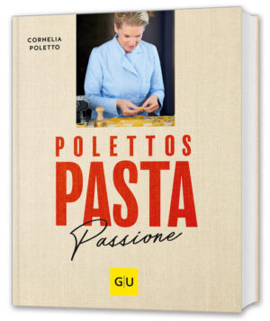 „Pasta macht einfach glücklich“, findet Cornelia Poletto. Wenn sie Freunde einlädt, gibt es kein Sterne-Menü, sondern ihre absolute Lieblingspasta: Spaghetti Vongole - sie schmeckt nach Sommerurlaub und Dolce Vita. Jetzt widmet die Spitzenköchin der Pasta ein ganzes Buch - mit einer Fülle an inspirierenden Rezepten von klassischen Spaghetti Carbonara bis hin zu kreativen Variationen wie Rigatoni mit Grünkohl. Doch es ist nicht nur ein Kochbuch, sondern lädt ein, den mediterranen Lebensstil zu zelebrieren - sei es bei einem gemütlichen Abend mit Freunden oder einem romantischen Dinner zu zweit. Polettos Liebe zur Pasta spiegelt sich in jeder Seite wider, ihre Tipps und Tricks machen das Nachkochen zu einem genussvollen Erlebnis.