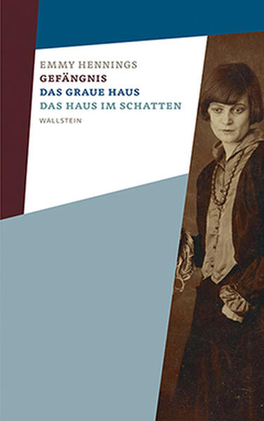 Der erste Band der Kommentierten Studienausgabe vereinigt den 1919 erschienenen Roman »Gefängnis« mit den zwei zu Lebzeiten unveröffentlichten Gefängnis-Romanen: »Das graue Haus« und »Das Haus im Schatten«. »Ein verlaufenes Kind, ein lebendig gewordenes Märchen oder Volkslied, süß und gruselig zugleich«, so charakterisierte Franz Herwig 1923 das literarische Phänomen Emmy Hennings. 1916 eröffnete sie mit Hugo Ball das Cabaret Voltaire in Zürich, wo die Dada-Gruppe nicht nur gegen den Krieg, sondern auch gegen die Kunst rebellierte. Hennings` 1919 erschienener Roman »Gefängnis« sorgte für großes Aufsehen. In einer eindringlichen, expressiven Sprache seziert sie das Erlebnis einer Inhaftierung bis in die sprachlichen Details hinein. Dem Leser wird mit existenzieller Dringlichkeit vorgeführt, was es bedeutet, im Gefängnis zu sein. Das Verhältnis von Delinquenz und Strafvollzug, Schuld und Sühne beschäftigte Hennings viele Jahre. Davon zeugen die zwei weiteren Gefängnis-Texte »Das graue Haus« und »Das Haus im Schatten«. Die Entstehungs- und Wirkungsgeschichte der drei Romane wird im Anhang erstmals fundiert aufgearbeitet und von einer umfassenden Dokumentation zur Wirkungsgeschichte begleitet. »Sie ist die reinste Inkarnation des weiblichen Vaganten, die in der deutschen Dichtung vielleicht je da war.« Klabund