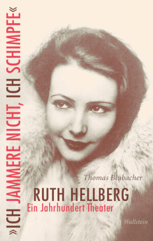 Thomas Blubacher erzählt diese wechselvolle Schauspielerinnen-Biographie spannend, temporeich und mit großartiger Genauigkeit als ein Kaleidoskop der Theatergeschichte im 20. Jahrhundert. Fast ein ganzes Jahrhundert stand Ruth Hellberg auf der Bühne oder vor der Kamera - mit Kollegen wie Therese Giehse, Heinz Rühmann und Zarah Leander, Götz George, Margarethe von Trotta und Barbara Auer. Sie arbeitete unter Regisseuren von Max Reinhardt und Leopold Jessner bis Friedrich Dürrenmatt und Volker Schlöndorff. Elisabeth Bergner empfahl Ruth Hellberg als ihre Nachfolgerin zu Otto Falckenberg an die Münchener Kammerspiele, wo sie sich mit Bertolt Brecht anfreundete. Mit siebzehn erwartete sie ein Kind vom späteren Hollywoodstar Oskar Homolka und pflegte ein Schwangerschaftskränzchen mit Brechts Geliebter Helene Weigel und mit den Ehefrauen von Caspar Neher und Fritz Kortner. Bald feierte sie Triumphe in Hamburg, Berlin, Leipzig und Wien, wirkte in Fritz Langs Science-Fiction-Film »Metropolis« mit und war das Gretchen neben Alexander Moissis Faust. Für Gustaf Gründgens leidenschaftlich schwärmend, zog sie kurzerhand zu ihm in die Wohnung und strapazierte die Nerven seiner Ehefrau Erika Mann, weil sie deren Geliebte Pamela Wedekind heftig begehrte. Klaus Mann machte aus ihr eine Figur in seinem Schlüsselroman »Mephisto« (1936), den Fritz H. Landshoff, der Vater ihres Sohns Andreas, im Exilverlag »Querido« in Amsterdam herausbrachte - während sie mit Gründgens im Staatstheater Berlin auf der Bühne stand. Vier Jahrzehnte später wird sie ihrem Protegé Klaus Maria Brandauer die Freundschaft kündigen, weil er die Hauptrolle in der Verfilmung von »Mephisto« angenommen hat.