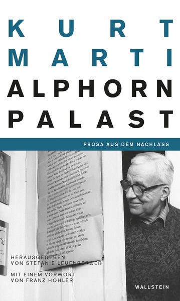 Bisher unveröffentlichte Prosa aus dem Nachlass Kurt Martis. Wie aktuell Martis Werk ist, zeigen die Themen der Prosa-Skizzen: Sie handeln von Oligarchen und Diktaturen, von Klimaveränderungen, Global Players und von staatlicher Kontrolle, die Leben, Bewegung und Entdeckerfreude erstickt. Sie handeln von Menschengruppen, von grausamen Kindern, die einen hilflosen, schwachen Kameraden quälen. Sie handeln von Tod und Einsamkeit, von der Frage, wo der Wahnsinn beginnt und aufhört, vom Zusammenfließen der Seelen und von der Frage, ob er tatsächlich existiere, der geheimnisvolle Alphornpalast. Es sind »stille Boten«, diese Erzählungen, in denen aber unvermittelt etwas auftauchen kann, was diese Ruhe stört.