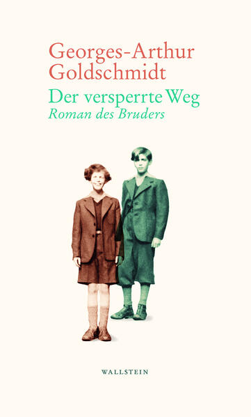 Ein bewegendes literarisches Dokument des Nachfühlens und Nacherzählens eines versperrten Lebensweges. Verbunden durch das gemeinsame Schicksal von Bedrohung, Flucht und Heimatlosigkeit hat der Bruder Erich doch einen ganz anderen Weg als der Autor wählen müssen. Während Georges-Arthur zwischen den Sprachen und mit den Worten lebt, hat der Bruder unter Waffen gelebt. Unter Waffen schweigen die Musen! Er schloss sich der Résistance an, kämpfte mit bei der Befreiung von Paris und des Elsass und war schließlich Major in der französischen Kolonialarmee in Algerien. Dort beteiligte er sich sogar an dem Offiziersputsch gegen de Gaulle, der Algerien in die Unabhängigkeit entließ, und blieb dennoch bis zur Pensionierung Offizier. Danach arbeitete er noch viele Jahre als unauffälliger Mitarbeiter der Crédit Agricole. Über Jahrzehnte im Inneren zurückgehalten, war ein Geburtstagsbrief der Anlass, die verschütteten Erinnerungen an das Leben des Bruders aufsteigen zu lassen. »Sie erfassen den Hauptschatten meines langen Lebens: Mein Bruder war vier, als ich zur Welt kam und durch meine Erscheinung auf dieser Welt habe ich sein Leben zerstört.«