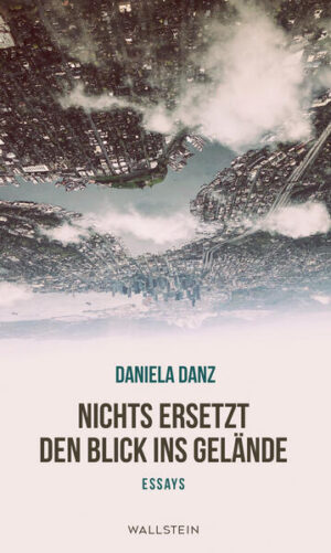 Daniela Danz` Essays spüren in einer hochpoetischen und luziden Sprache dem eigenen Schreiben und dem Schreiben der anderen nach. Schreiben, das bedeutet für Daniela Danz, nicht im Zweidimensionalen stehen zu bleiben, sondern vielmehr das Aussetzen der Sprache im Gelände. In mehreren Essays - darunter Poetikvorlesungen, Preisreden, aber auch eine Kanzelrede - hinterfragt sie die Voraussetzungen ihrer eigenen Dichtung, mit der sie sich den weißen Flecken, den nicht kartographierten Stellen anzunähern versucht. Auf diesem Weg ist sie nicht alleine, insbesondere ihr Dialog mit Friedrich Hölderlin lässt die Unwegbarkeiten und das Fremde, die Wildnis, die Spannungen und Risse unserer Zeit genauer in den Blick nehmen: Nichts ersetzt den Blick ins Gelände. In Daniela Danz` Essays zeigt sich, dass ihr Nachdenken über das eigene Dichten immer auch eine Auseinandersetzung mit der Tradition ist, dass ihre Beschäftigung mit anderen Autorinnen und Autoren immer auch zur Reflexion des eigenen Schreibens führt.