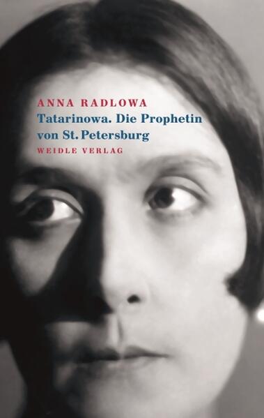 TATARINOWA, 1931 verfaßt, konnte zu Lebzeiten Anna Radlowas nicht veröffentlicht werden. Die Erzählung behandelt die russische Geschichte, brandmarkt aber den 'Zarismus' nicht, sie spricht von Sektierern, Glaubenshysterikern, Selbstverstümmlern, ohne jedoch antireligiös zu sein. Die Erzählung lag im Archiv, bis sie 1997 zusammen mit anderen Texten von Anna Radlowa (einem Theaterstück und Gedichten) in Moskau erschien - durch das Engagement von Alexander Etkind. Die atmosphärisch dichte Novelle spielt im ersten Drittel des 19. Jahrhunderts. Es entsteht ein geschichtstreues Bild, in das auch weithin unbekannte Details eingewoben sind. Anna Radlowa arbeitete dafür in Archiven