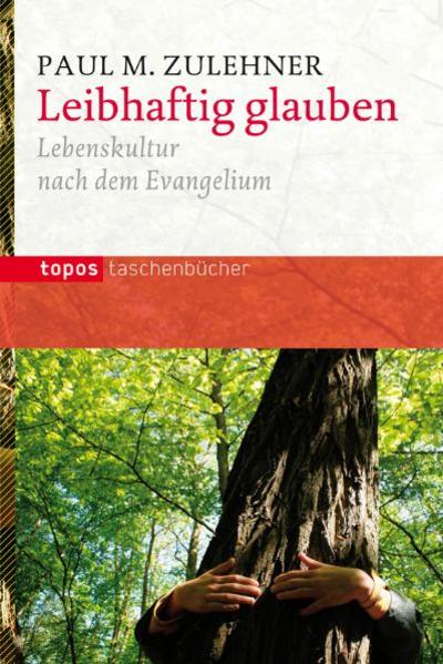 Paul M. Zulehner bringt in diesem Band Wirklichkeit und Glauben wieder zusammen. Ausgangspunkt sind menschliche Urwünsche, für die es jetzt nur eine endliche Erfüllung geben kann, jedoch von ihrer Natur grenzenlos sind. So verweisen diese Urwünsche auf ein sinnvolles, ja ewiges Leben. Er zeigt gangbare Wege, wie Christen mit den elementaren Wünschen nach Zuwendung, Macht und Besitz umgehen können. Daraus entspringt die Hoffnung auf ein zukunftsträchtiges Leben in gelassener und unerschrockener Solidarität.