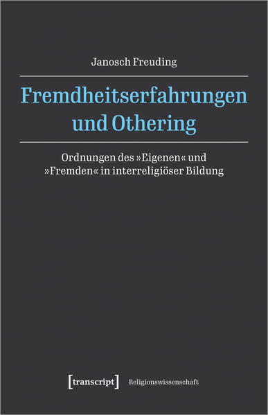 Interreligiöse Bildung versteht sich als Beitrag zum friedlichen Zusammenleben der Religionen und Weltanschauungen. Doch auch in interreligiösen Lernvorgängen und Bildungsansätzen sind immer wieder ausgrenzende Mechanismen des Othering, des »Fremdmachens«, zu beobachten. Zugleich zeigt sich, dass verschiedene religionspädagogische Ansätze von unterschiedlichen Zugängen zum Thema Fremdheit ausgehen: Während die einen Fremdheitserfahrungen und individuelle religiöse Positionierungen ins Zentrum stellen, versuchen andere, »Fremdheit« zu dekonstruieren. Janosch Freuding zeigt Möglichkeiten auf, diese unterschiedlichen Auffassungen aufeinander zu beziehen und wirkungsvoll gegen Othering-Strukturen in interreligiöser Bildung vorzugehen.