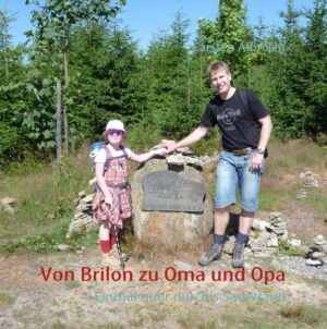 Unser Sommerurlaub 2010 führte Hannah, meine siebenjährige Tochter, und mich auf eine zehntägige Wanderung über Rothaarsteig und Höhenflug, einmal quer durch das Sauerland. Dies ist das Tage- und Bilderbuch unserer Tour vom Langenberg und vom Kahlen Asten bis zur Nordhelle über die höchsten Berge und entlang der schönsten Orte meiner Heimat.