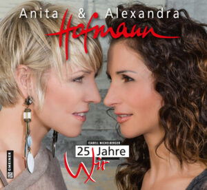 Anita und Alexandra Hofmann feiern 25 Jahre aufregendes, schillerndes Bühnenleben mit vielen schönen Ereignissen. Der Bildband hält die wichtigsten Momente dieser einzigartigen Erfolgsgeschichte fest, die sie miteinander, mit ihrer Familie, ihrem Team und vor allem mit ihrem Publikum und ihren Fans genießen durften. Auf jeder Seite ist zu spüren: Musik ist für Anita und Alexandra ein Geschenk des Himmels. Sie ist die Sprache der Leidenschaft, ist Gefühl pur. Sie ist ihr Leben! Tauchen Sie ein in die Welt der Leidenschaft - in das Leben von Anita und Alexandra!